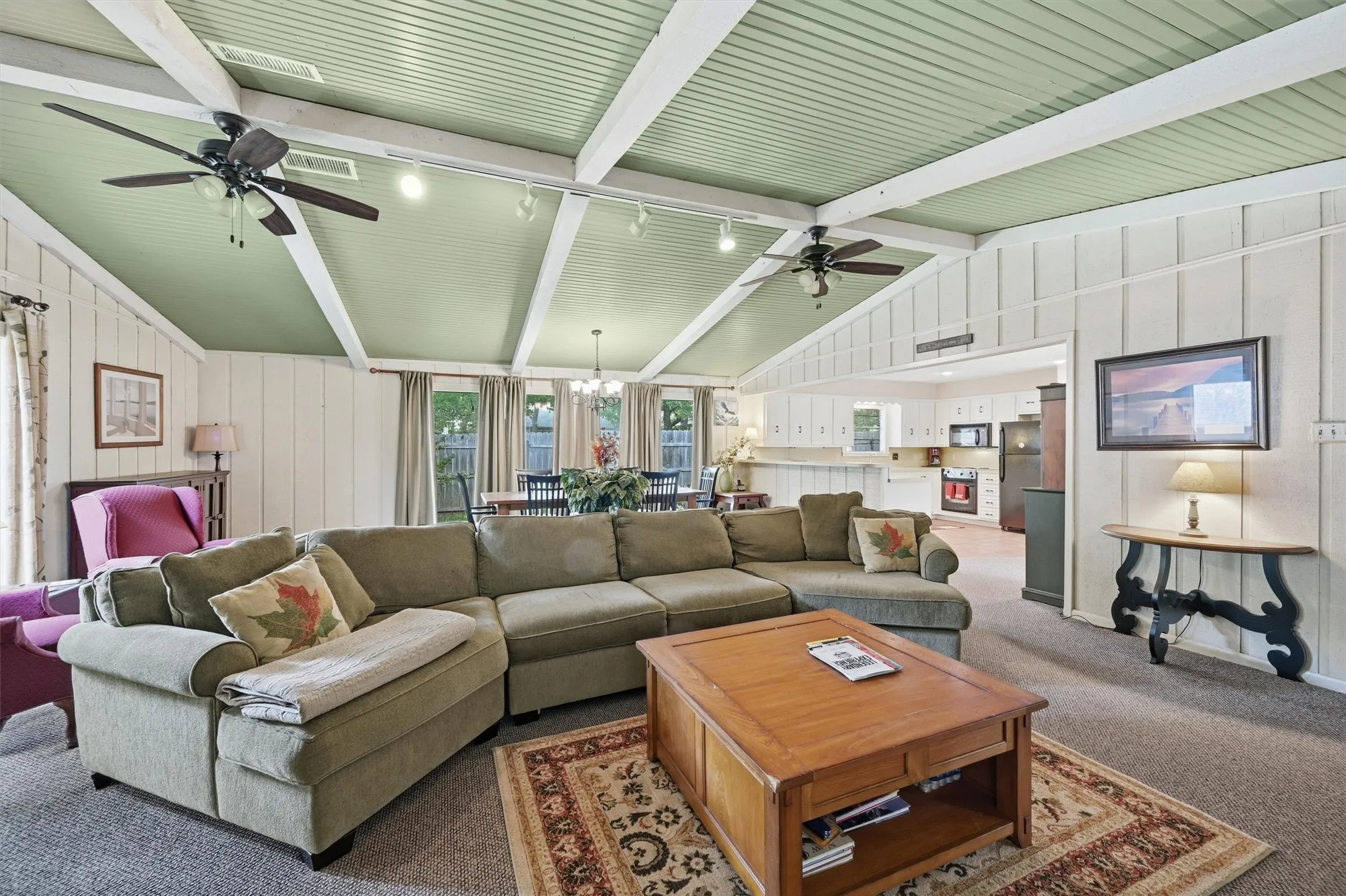 Single Family Residence For Sale in Grayson County , 372 Lakepoint Loop, Pottsboro, Texas 75076, 3 Bedroom, 2 Bathroom, Garage spaces, 2,664 Sqft, built in 1973, mls#21261639, Real Estate Agent in Pottsboro, Homes For Sale in Grayson county, Homes For Sale in Pottsboro, Realtor in Pottsboro Texas, Real Estate Brokerage Independent Realty Texas, Luminita Cordes Realtor