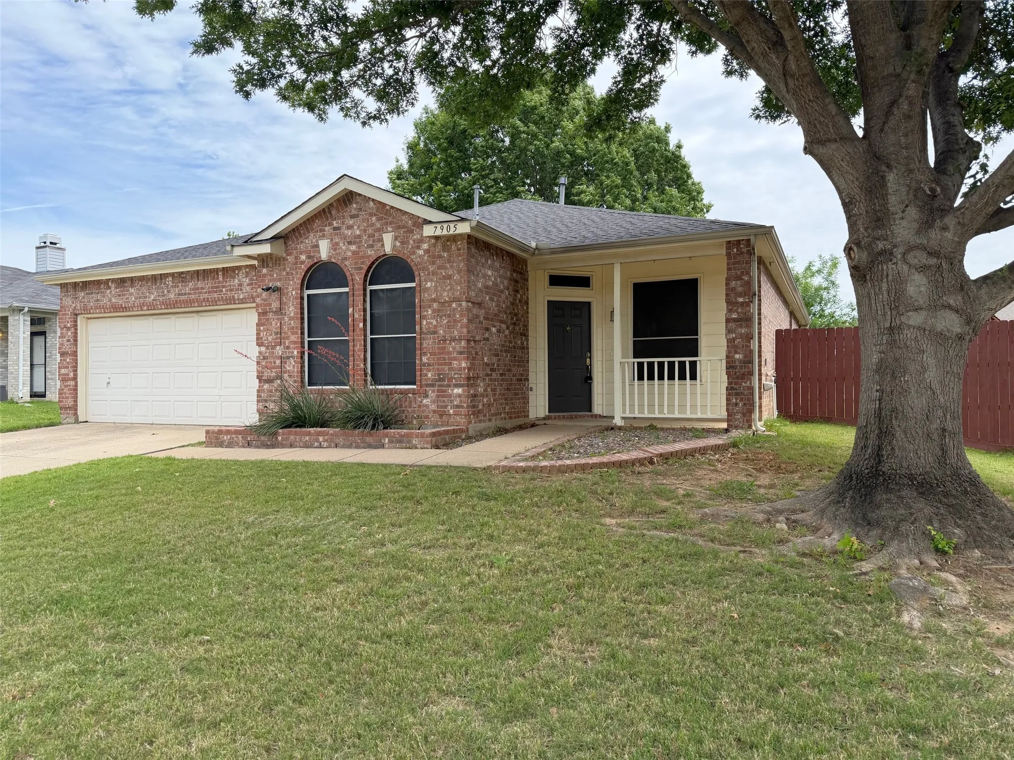 Single Family Residence For Rent in Denton County , 7905 Seven Oaks Lane, Denton, Texas 76210, 3 Bedrooms, 2 Bathrooms, 2 Garage spaces, 1,984 Sqft, built in 2000, Preowned, Price $2,150, mls#21261386, Real Estate Agent in Denton, Homes For Rent in Denton county, Homes For Rent in Denton, Realtor in Denton Texas, Real Estate Brokerage Independent Realty Texas, Luminita Cordes Realtor