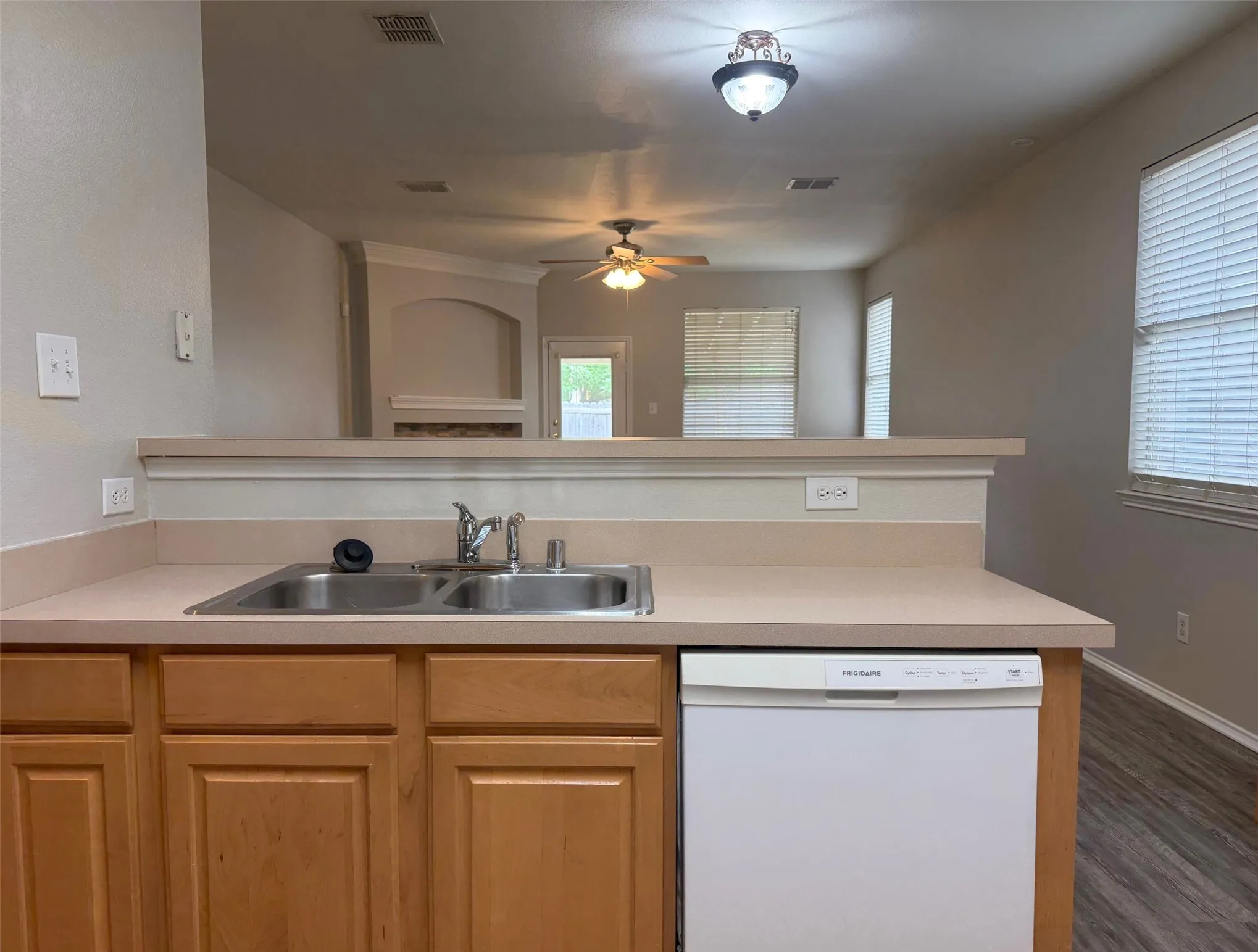Single Family Residence For Rent in Denton County , 7905 Seven Oaks Lane, Denton, Texas 76210, 3 Bedrooms, 2 Bathrooms, 2 Garage spaces, 1,984 Sqft, built in 2000, Preowned, Price $2,150, mls#21261386, Real Estate Agent in Denton, Homes For Rent in Denton county, Homes For Rent in Denton, Realtor in Denton Texas, Real Estate Brokerage Independent Realty Texas, Luminita Cordes Realtor