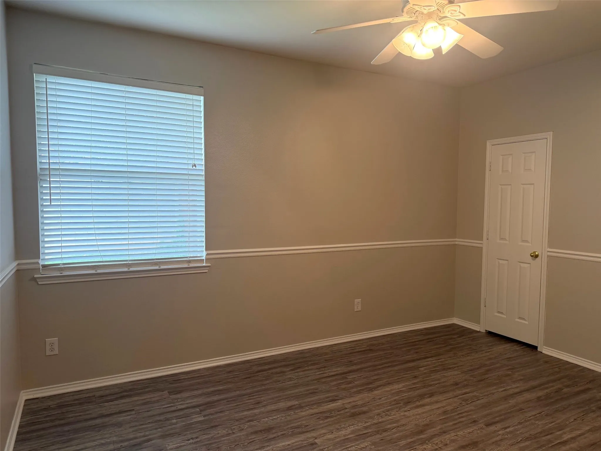 Single Family Residence For Rent in Denton County , 7905 Seven Oaks Lane, Denton, Texas 76210, 3 Bedrooms, 2 Bathrooms, 2 Garage spaces, 1,984 Sqft, built in 2000, Preowned, Price $2,150, mls#21261386, Real Estate Agent in Denton, Homes For Rent in Denton county, Homes For Rent in Denton, Realtor in Denton Texas, Real Estate Brokerage Independent Realty Texas, Luminita Cordes Realtor
