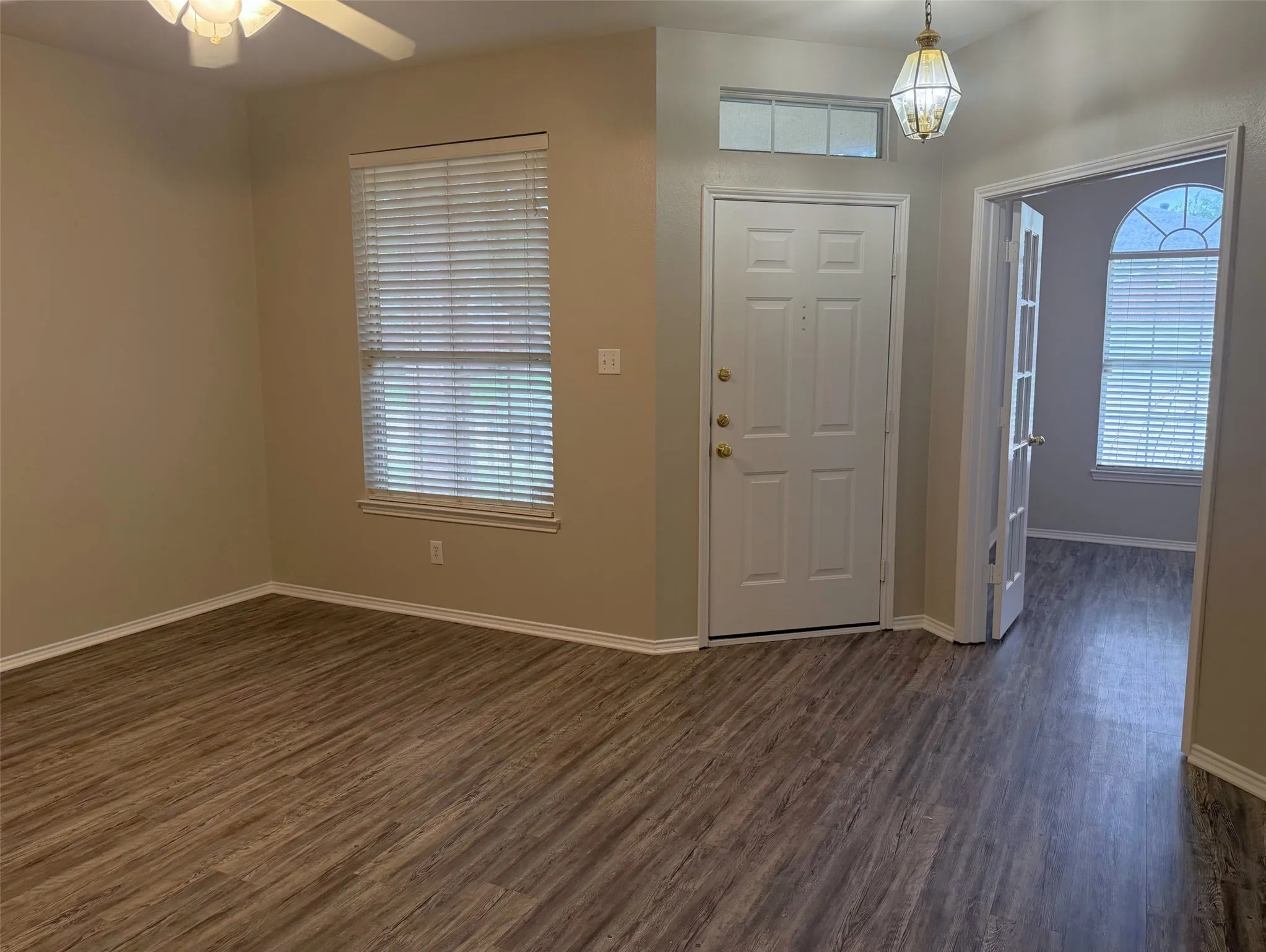 Single Family Residence For Rent in Denton County , 7905 Seven Oaks Lane, Denton, Texas 76210, 3 Bedrooms, 2 Bathrooms, 2 Garage spaces, 1,984 Sqft, built in 2000, Preowned, Price $2,150, mls#21261386, Real Estate Agent in Denton, Homes For Rent in Denton county, Homes For Rent in Denton, Realtor in Denton Texas, Real Estate Brokerage Independent Realty Texas, Luminita Cordes Realtor