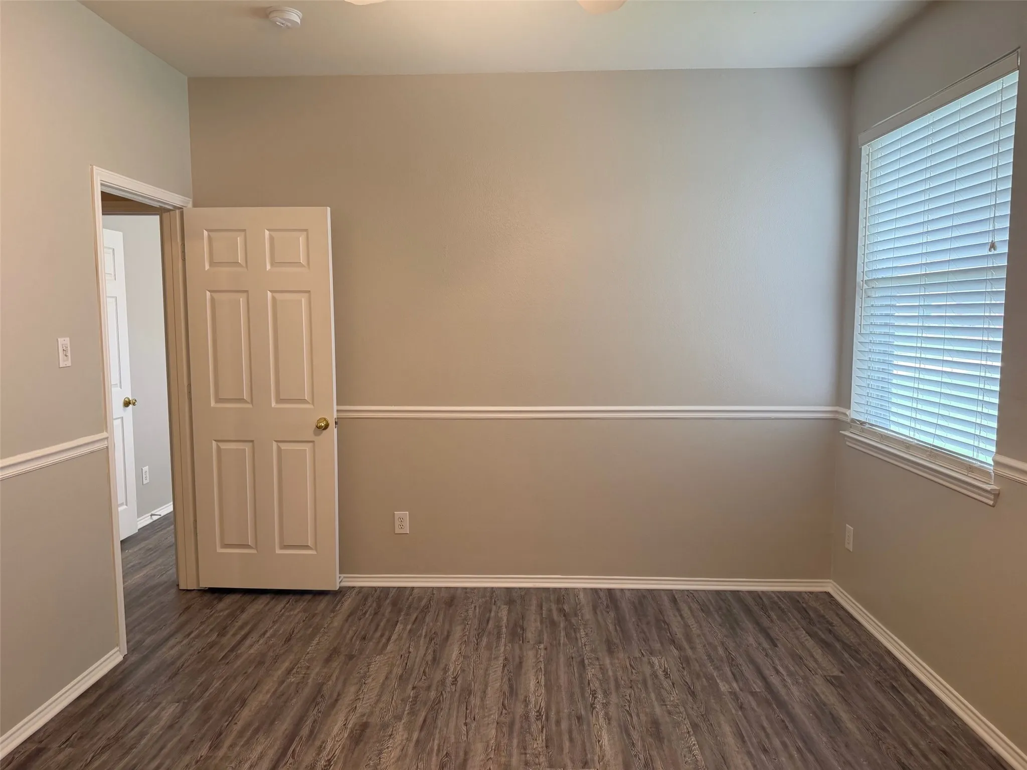 Single Family Residence For Rent in Denton County , 7905 Seven Oaks Lane, Denton, Texas 76210, 3 Bedrooms, 2 Bathrooms, 2 Garage spaces, 1,984 Sqft, built in 2000, Preowned, Price $2,150, mls#21261386, Real Estate Agent in Denton, Homes For Rent in Denton county, Homes For Rent in Denton, Realtor in Denton Texas, Real Estate Brokerage Independent Realty Texas, Luminita Cordes Realtor