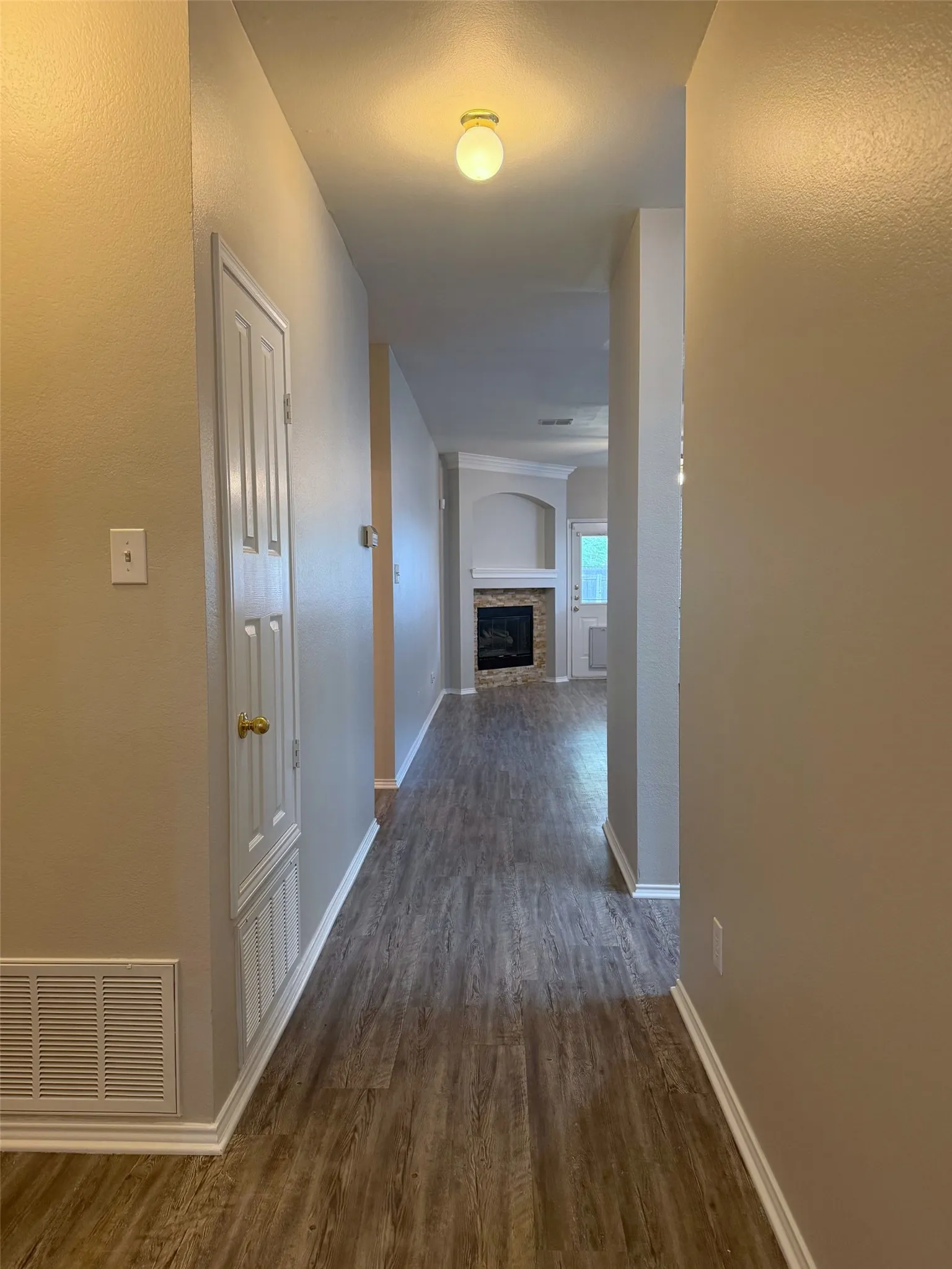 Single Family Residence For Rent in Denton County , 7905 Seven Oaks Lane, Denton, Texas 76210, 3 Bedrooms, 2 Bathrooms, 2 Garage spaces, 1,984 Sqft, built in 2000, Preowned, Price $2,150, mls#21261386, Real Estate Agent in Denton, Homes For Rent in Denton county, Homes For Rent in Denton, Realtor in Denton Texas, Real Estate Brokerage Independent Realty Texas, Luminita Cordes Realtor