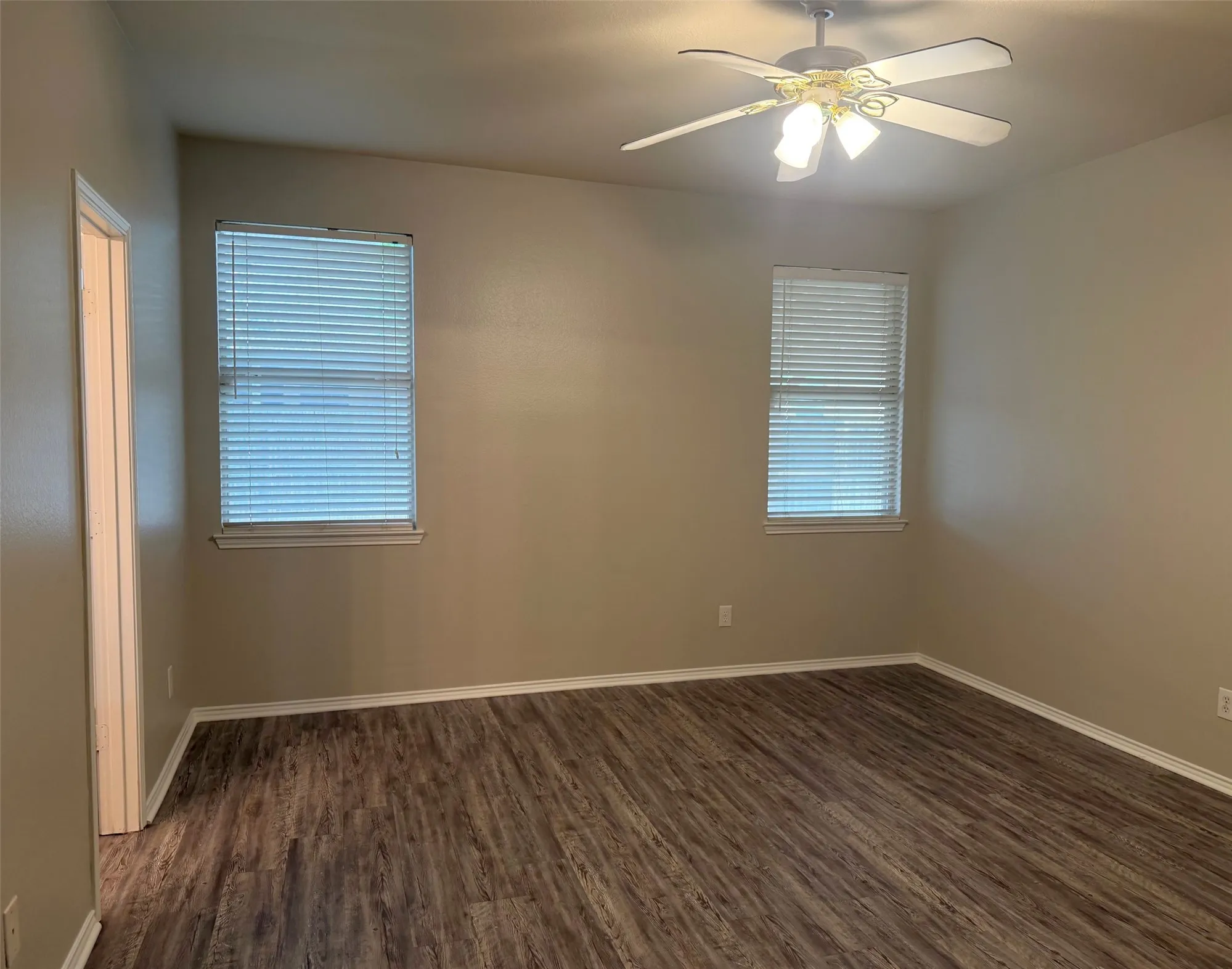 Single Family Residence For Rent in Denton County , 7905 Seven Oaks Lane, Denton, Texas 76210, 3 Bedrooms, 2 Bathrooms, 2 Garage spaces, 1,984 Sqft, built in 2000, Preowned, Price $2,150, mls#21261386, Real Estate Agent in Denton, Homes For Rent in Denton county, Homes For Rent in Denton, Realtor in Denton Texas, Real Estate Brokerage Independent Realty Texas, Luminita Cordes Realtor