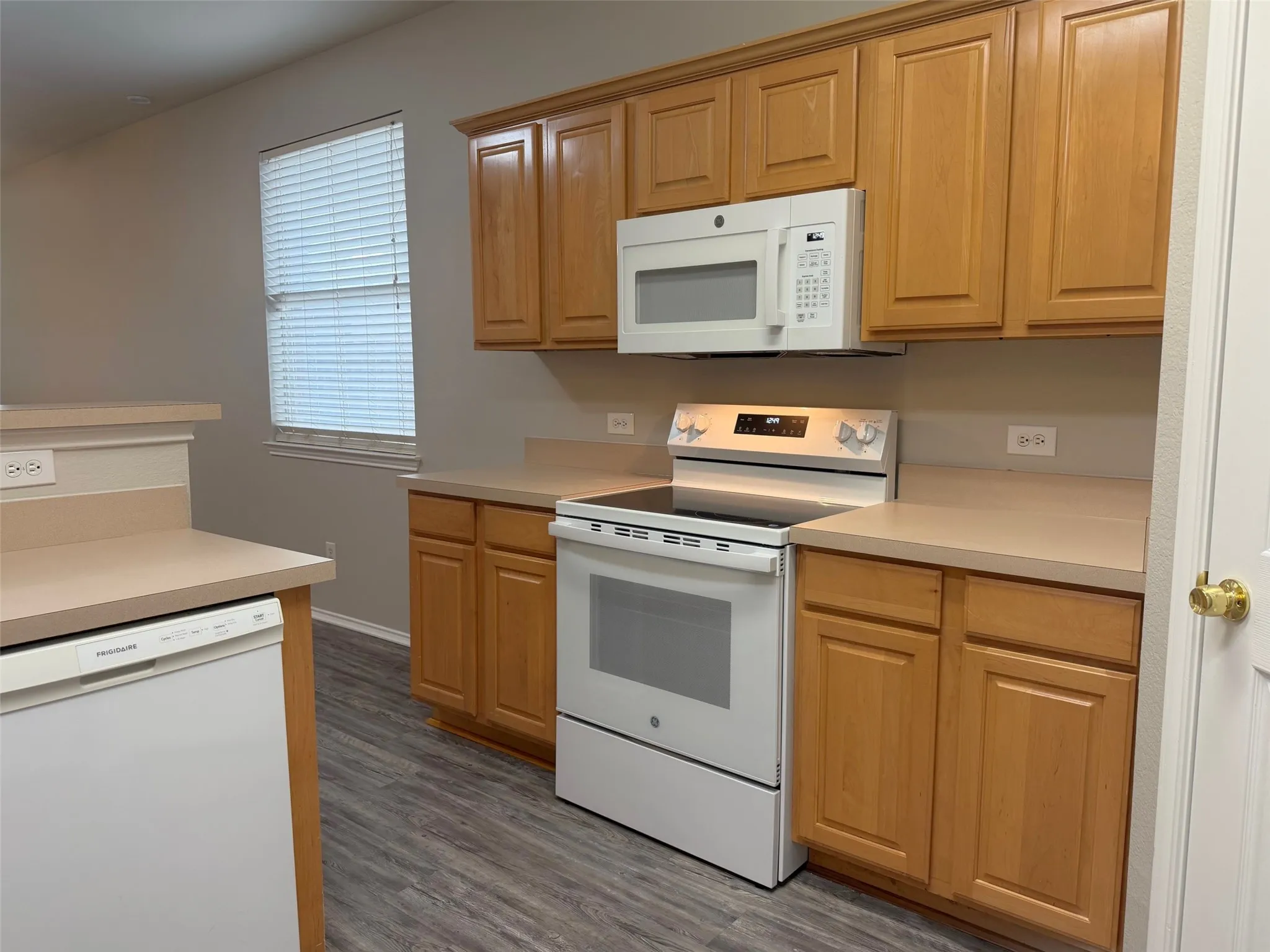 Single Family Residence For Rent in Denton County , 7905 Seven Oaks Lane, Denton, Texas 76210, 3 Bedrooms, 2 Bathrooms, 2 Garage spaces, 1,984 Sqft, built in 2000, Preowned, Price $2,150, mls#21261386, Real Estate Agent in Denton, Homes For Rent in Denton county, Homes For Rent in Denton, Realtor in Denton Texas, Real Estate Brokerage Independent Realty Texas, Luminita Cordes Realtor