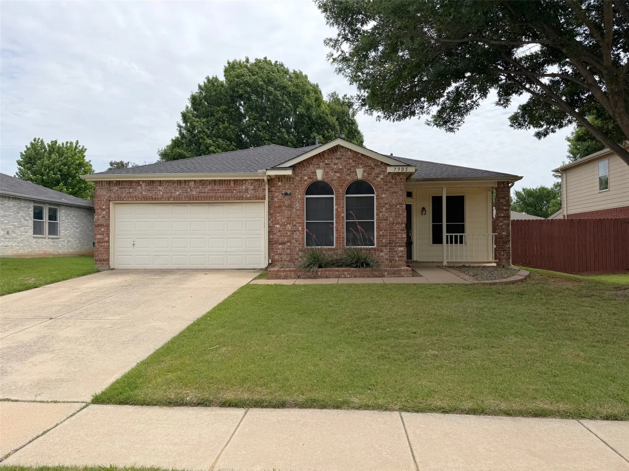 Single Family Residence For Rent in Denton County , 7905 Seven Oaks Lane, Denton, Texas 76210, 3 Bedrooms, 2 Bathrooms, 2 Garage spaces, 1,984 Sqft, built in 2000, Preowned, Price $2,150, mls#21261386, Real Estate Agent in Denton, Homes For Rent in Denton county, Homes For Rent in Denton, Realtor in Denton Texas, Real Estate Brokerage Independent Realty Texas, Luminita Cordes Realtor