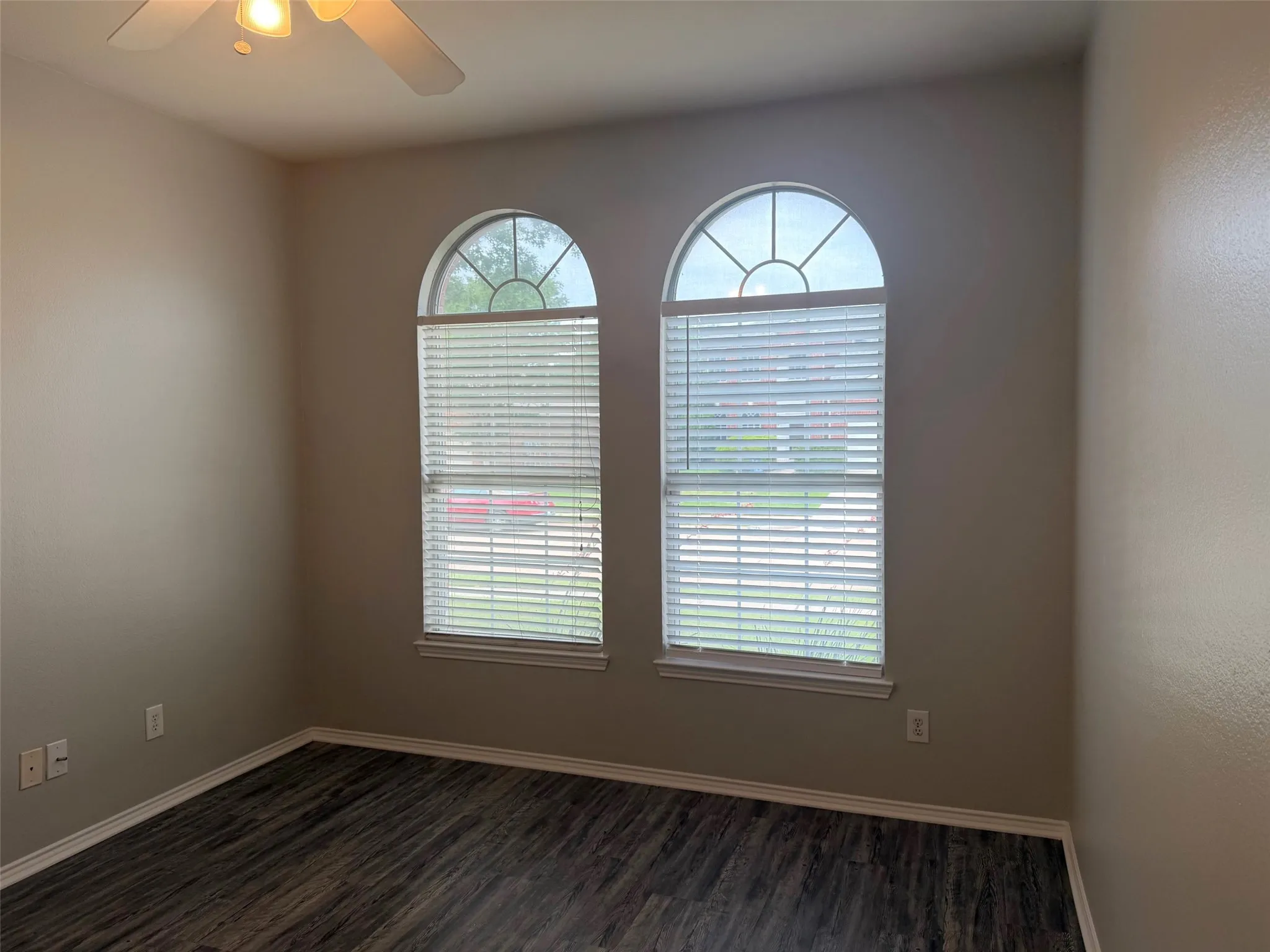 Single Family Residence For Rent in Denton County , 7905 Seven Oaks Lane, Denton, Texas 76210, 3 Bedrooms, 2 Bathrooms, 2 Garage spaces, 1,984 Sqft, built in 2000, Preowned, Price $2,150, mls#21261386, Real Estate Agent in Denton, Homes For Rent in Denton county, Homes For Rent in Denton, Realtor in Denton Texas, Real Estate Brokerage Independent Realty Texas, Luminita Cordes Realtor