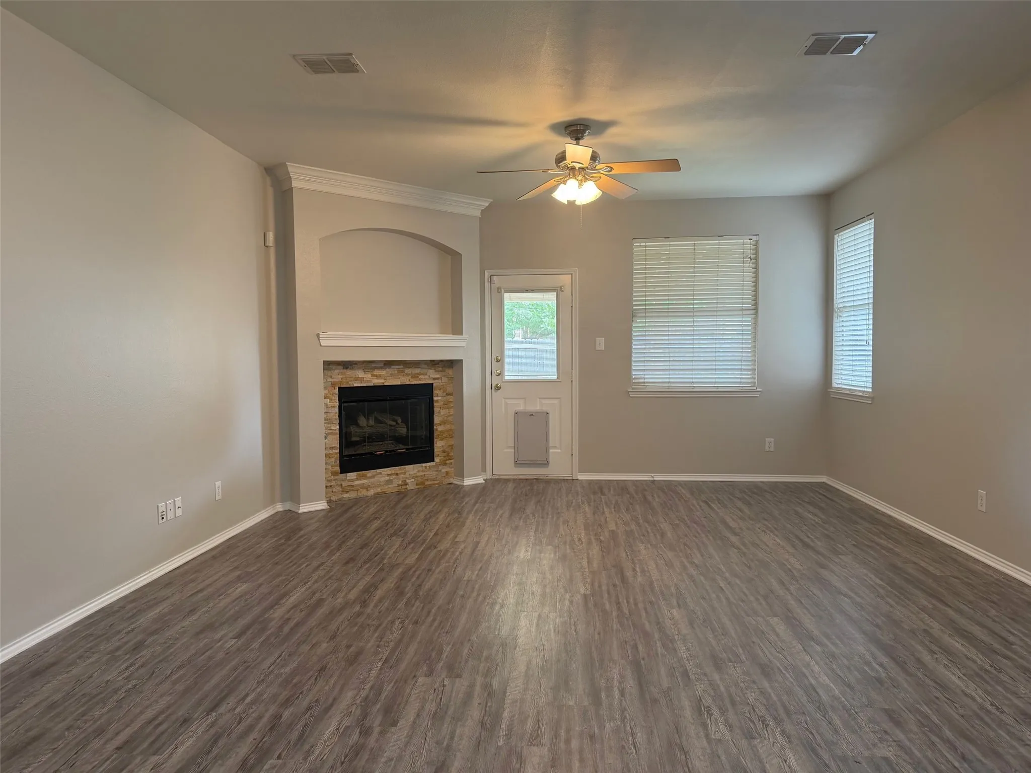 Single Family Residence For Rent in Denton County , 7905 Seven Oaks Lane, Denton, Texas 76210, 3 Bedrooms, 2 Bathrooms, 2 Garage spaces, 1,984 Sqft, built in 2000, Preowned, Price $2,150, mls#21261386, Real Estate Agent in Denton, Homes For Rent in Denton county, Homes For Rent in Denton, Realtor in Denton Texas, Real Estate Brokerage Independent Realty Texas, Luminita Cordes Realtor