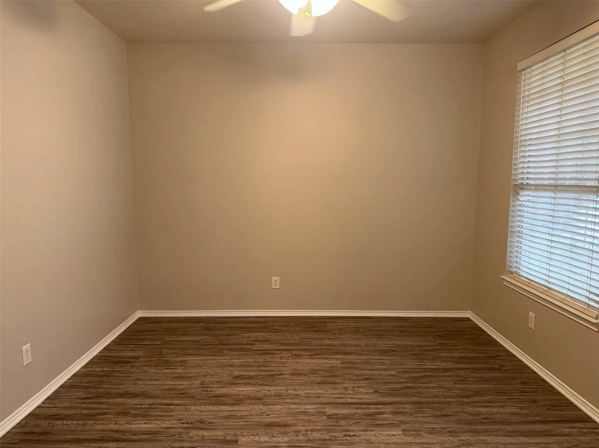 Single Family Residence For Rent in Denton County , 7905 Seven Oaks Lane, Denton, Texas 76210, 3 Bedrooms, 2 Bathrooms, 2 Garage spaces, 1,984 Sqft, built in 2000, Preowned, Price $2,150, mls#21261386, Real Estate Agent in Denton, Homes For Rent in Denton county, Homes For Rent in Denton, Realtor in Denton Texas, Real Estate Brokerage Independent Realty Texas, Luminita Cordes Realtor