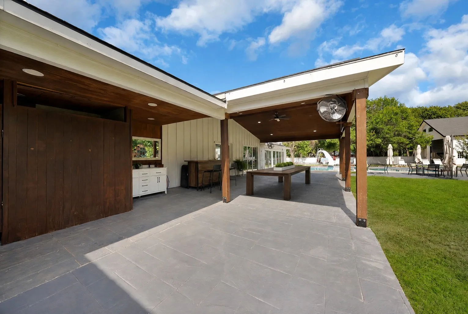 Single Family Residence For Sale in Parker County , 620 E 6Th Street, Springtown, Texas 76082, 4 Bedrooms, 7 Bathrooms, 8 Garage spaces, 3,224 Sqft, built in 1990, Price $743,700, mls#21259778, Real Estate Agent in Springtown, Homes For Sale in Parker county, Homes For Sale in Springtown, Realtor in Springtown Texas, Real Estate Brokerage Independent Realty Texas, Luminita Cordes Realtor