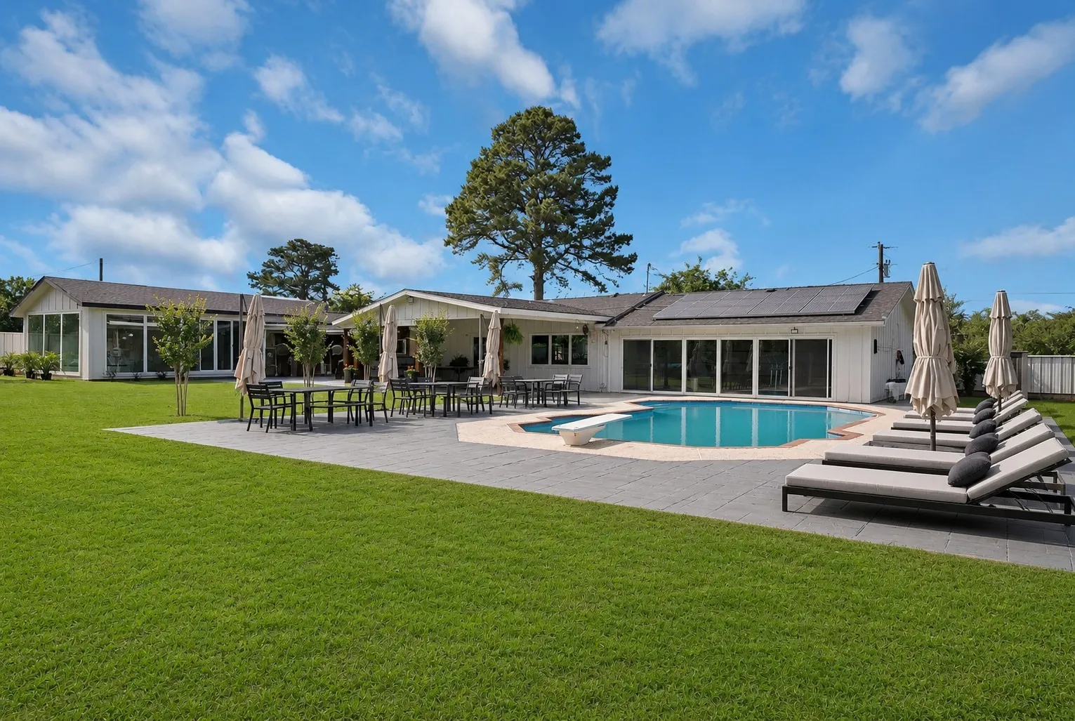 Single Family Residence For Sale in Parker County , 620 E 6Th Street, Springtown, Texas 76082, 4 Bedrooms, 7 Bathrooms, 8 Garage spaces, 3,224 Sqft, built in 1990, Price $743,700, mls#21259778, Real Estate Agent in Springtown, Homes For Sale in Parker county, Homes For Sale in Springtown, Realtor in Springtown Texas, Real Estate Brokerage Independent Realty Texas, Luminita Cordes Realtor