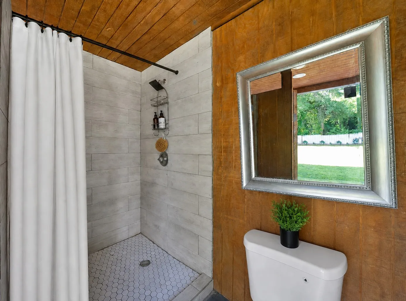 Single Family Residence For Sale in Parker County , 620 E 6Th Street, Springtown, Texas 76082, 4 Bedrooms, 7 Bathrooms, 8 Garage spaces, 3,224 Sqft, built in 1990, Price $743,700, mls#21259778, Real Estate Agent in Springtown, Homes For Sale in Parker county, Homes For Sale in Springtown, Realtor in Springtown Texas, Real Estate Brokerage Independent Realty Texas, Luminita Cordes Realtor