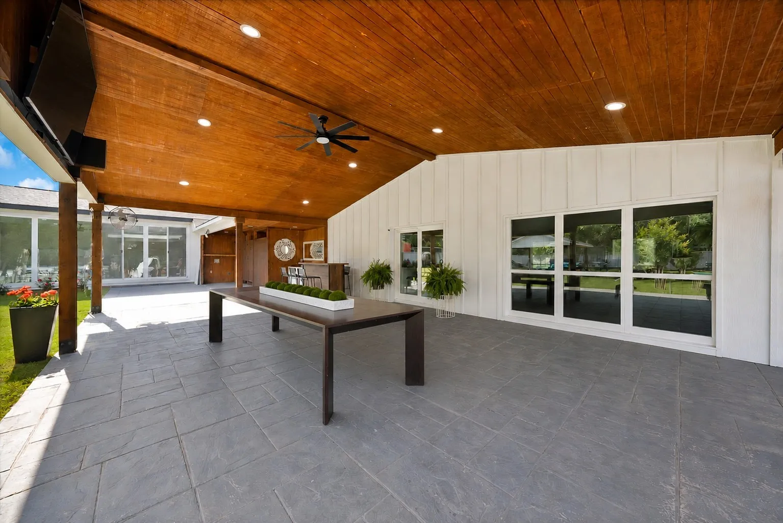 Single Family Residence For Sale in Parker County , 620 E 6Th Street, Springtown, Texas 76082, 4 Bedrooms, 7 Bathrooms, 8 Garage spaces, 3,224 Sqft, built in 1990, Price $743,700, mls#21259778, Real Estate Agent in Springtown, Homes For Sale in Parker county, Homes For Sale in Springtown, Realtor in Springtown Texas, Real Estate Brokerage Independent Realty Texas, Luminita Cordes Realtor
