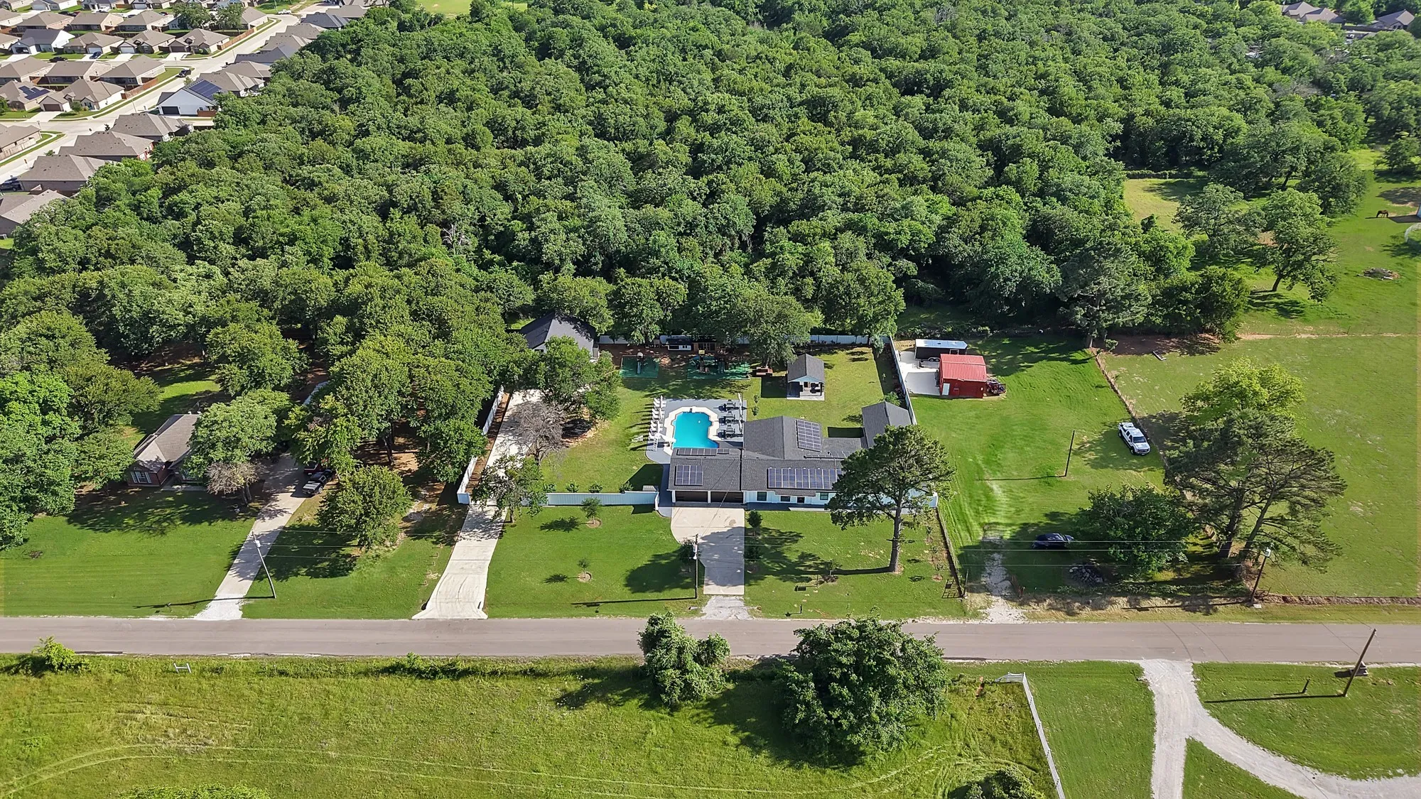 Single Family Residence For Sale in Parker County , 620 E 6Th Street, Springtown, Texas 76082, 4 Bedrooms, 7 Bathrooms, 8 Garage spaces, 3,224 Sqft, built in 1990, Price $743,700, mls#21259778, Real Estate Agent in Springtown, Homes For Sale in Parker county, Homes For Sale in Springtown, Realtor in Springtown Texas, Real Estate Brokerage Independent Realty Texas, Luminita Cordes Realtor