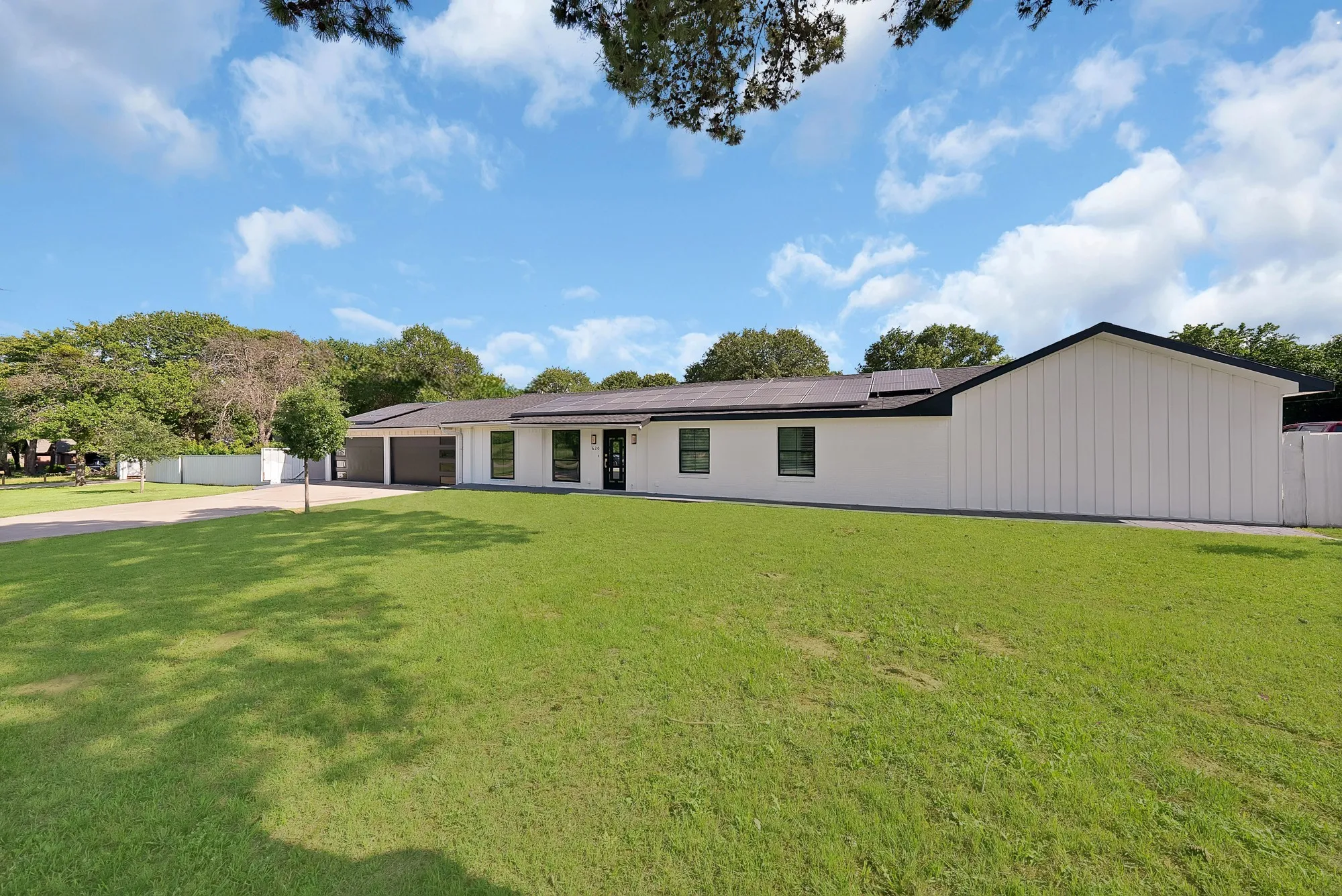 Single Family Residence For Sale in Parker County , 620 E 6Th Street, Springtown, Texas 76082, 4 Bedrooms, 7 Bathrooms, 8 Garage spaces, 3,224 Sqft, built in 1990, Price $743,700, mls#21259778, Real Estate Agent in Springtown, Homes For Sale in Parker county, Homes For Sale in Springtown, Realtor in Springtown Texas, Real Estate Brokerage Independent Realty Texas, Luminita Cordes Realtor