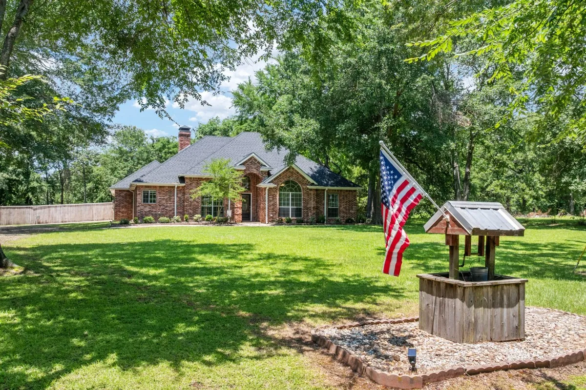 Single Family Residence For Sale in Henderson County , 6881 Scenic Drive, Eustace, Texas 75124, 3 Bedroom, 3 Bathroom, 2 Garage spaces, 1,714 Sqft, built in 2003, Preowned, mls#21261623, Real Estate Agent in Eustace, Homes For Sale in Henderson county, Homes For Sale in Eustace, Realtor in Eustace Texas, Real Estate Brokerage Independent Realty Texas, Luminita Cordes Realtor