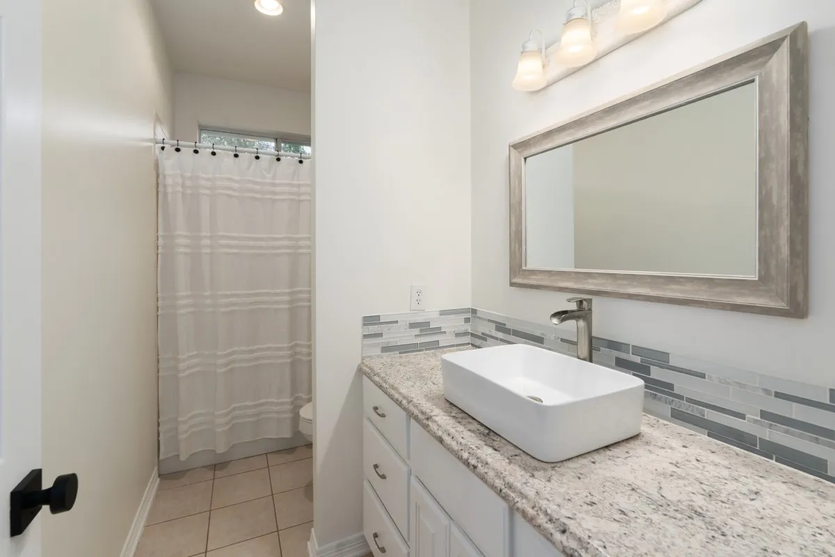 Hall full bath