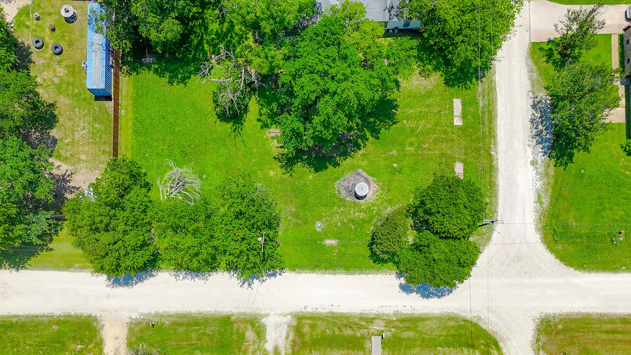 Single Family Residence For Sale in Limestone County , 305 N 3rd Street, Coolidge, Texas 76693, 5 Bedroom, 1 Bathroom, Garage spaces, 2,456 Sqft, built in 1946, mls#21261120, Real Estate Agent in Coolidge, Homes For Sale in Limestone county, Homes For Sale in Coolidge, Realtor in Coolidge Texas, Real Estate Brokerage Independent Realty Texas, Luminita Cordes Realtor