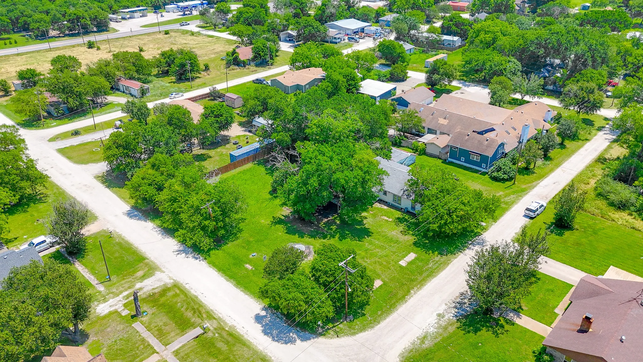 Single Family Residence For Sale in Limestone County , 305 N 3rd Street, Coolidge, Texas 76693, 5 Bedroom, 1 Bathroom, Garage spaces, 2,456 Sqft, built in 1946, mls#21261120, Real Estate Agent in Coolidge, Homes For Sale in Limestone county, Homes For Sale in Coolidge, Realtor in Coolidge Texas, Real Estate Brokerage Independent Realty Texas, Luminita Cordes Realtor