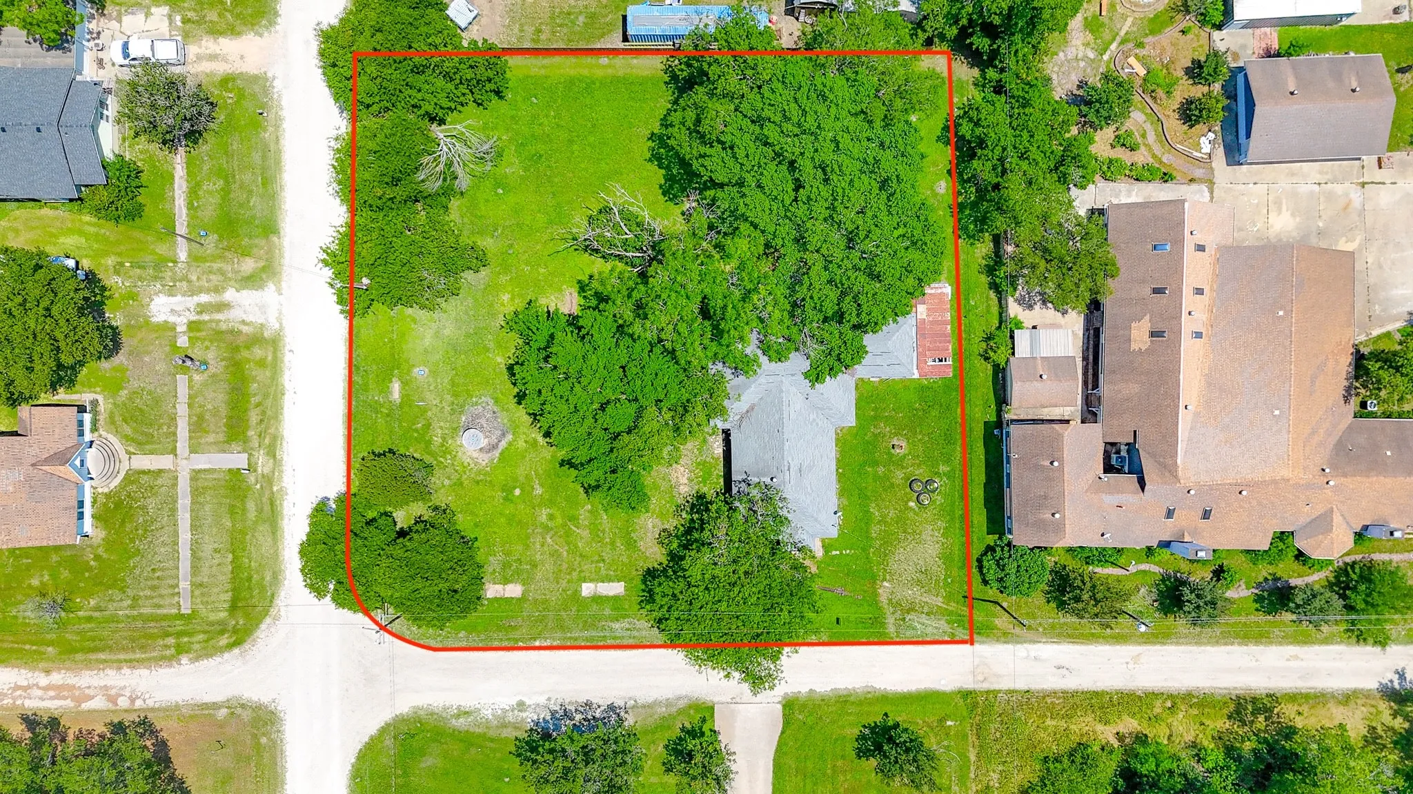 Single Family Residence For Sale in Limestone County , 305 N 3rd Street, Coolidge, Texas 76693, 5 Bedroom, 1 Bathroom, Garage spaces, 2,456 Sqft, built in 1946, mls#21261120, Real Estate Agent in Coolidge, Homes For Sale in Limestone county, Homes For Sale in Coolidge, Realtor in Coolidge Texas, Real Estate Brokerage Independent Realty Texas, Luminita Cordes Realtor