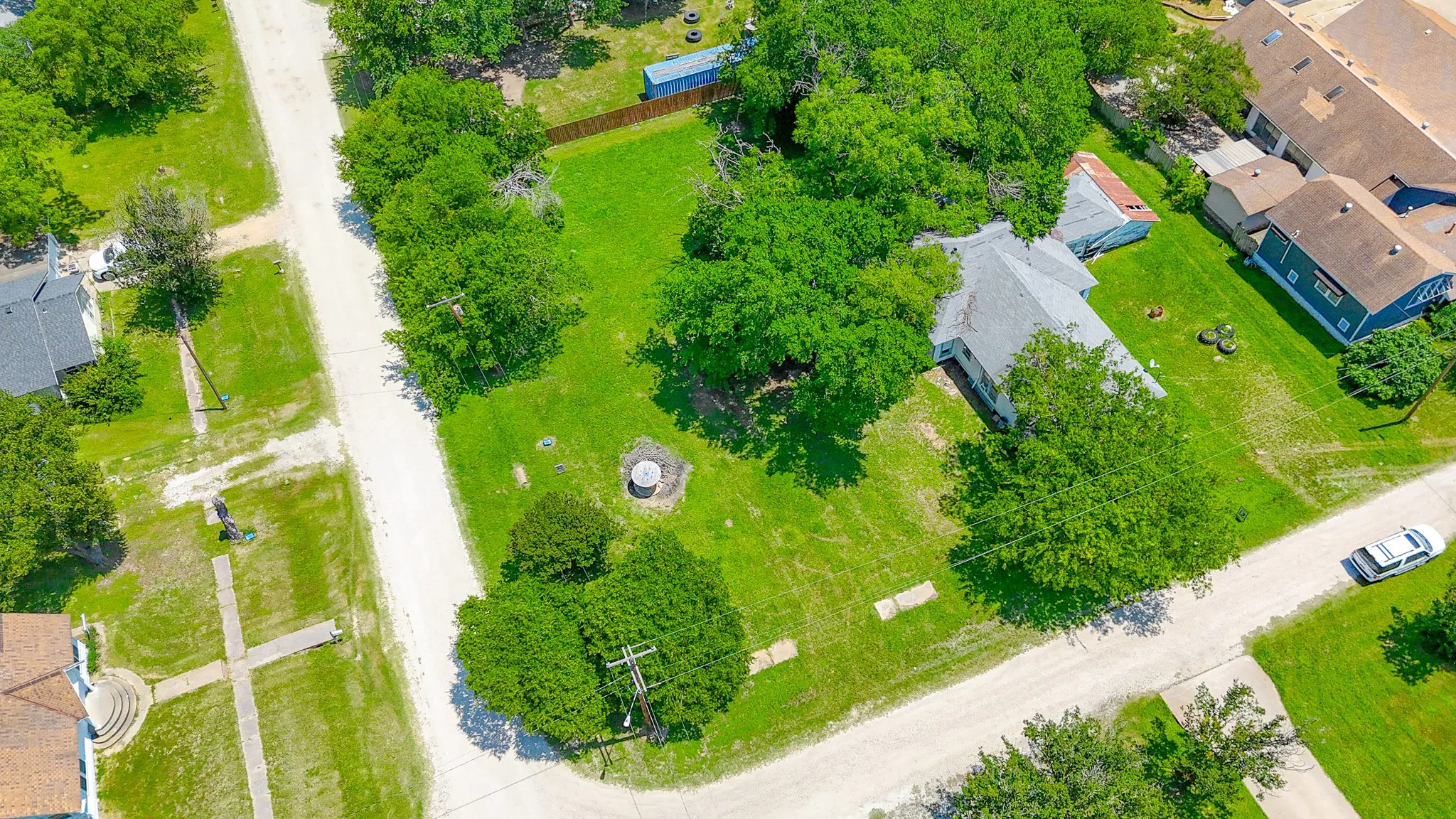 Single Family Residence For Sale in Limestone County , 305 N 3rd Street, Coolidge, Texas 76693, 5 Bedroom, 1 Bathroom, Garage spaces, 2,456 Sqft, built in 1946, mls#21261120, Real Estate Agent in Coolidge, Homes For Sale in Limestone county, Homes For Sale in Coolidge, Realtor in Coolidge Texas, Real Estate Brokerage Independent Realty Texas, Luminita Cordes Realtor