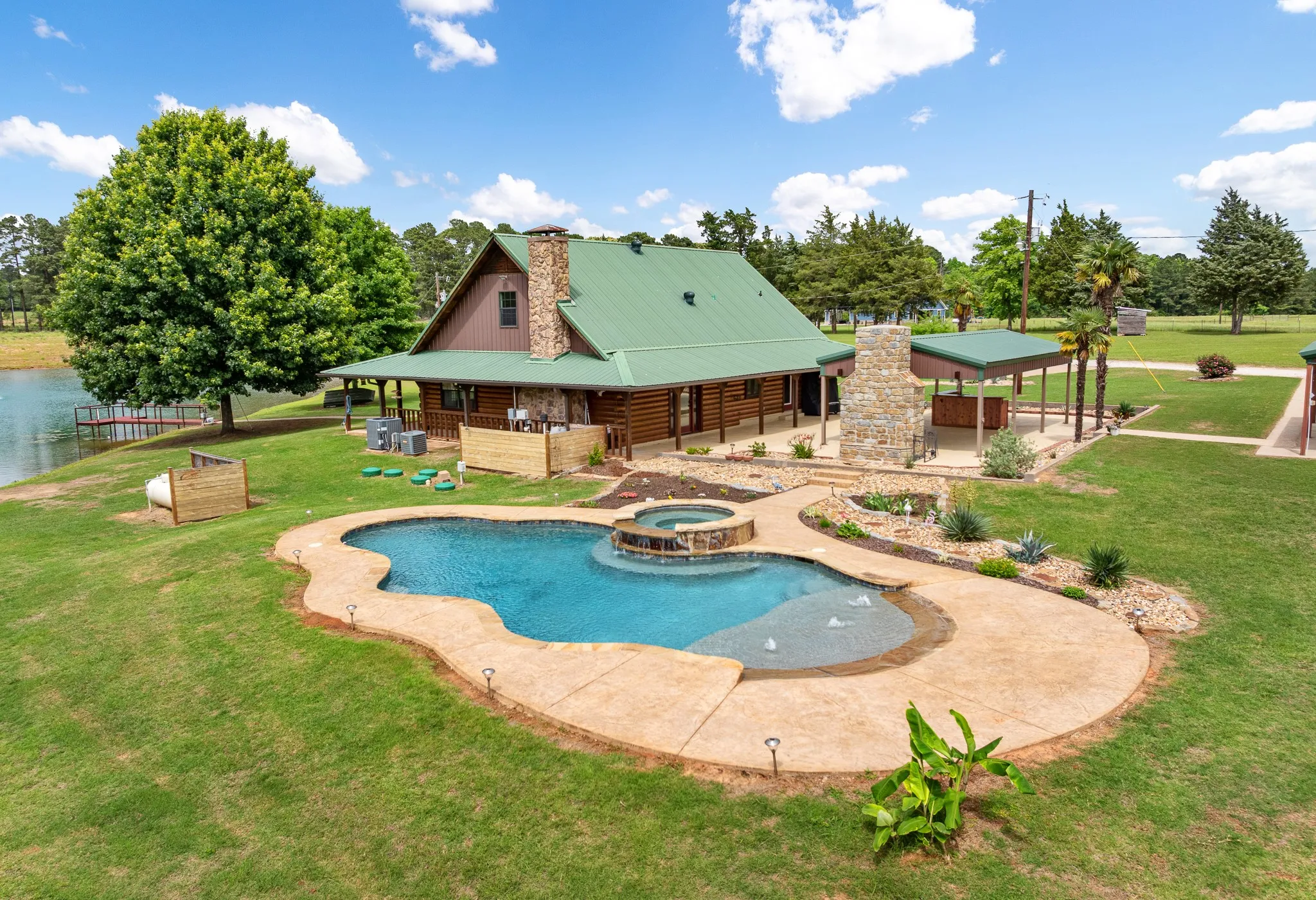 Single Family Residence For Sale in Smith County , 21184 CR 2162, Troup, Texas 75789, 3 Bedroom, 3 Bathroom, Garage spaces, 2,112 Sqft, built in 1995, Preowned, mls#21261783, Real Estate Agent in Troup, Homes For Sale in Smith county, Homes For Sale in Troup, Realtor in Troup Texas, Real Estate Brokerage Independent Realty Texas, Luminita Cordes Realtor