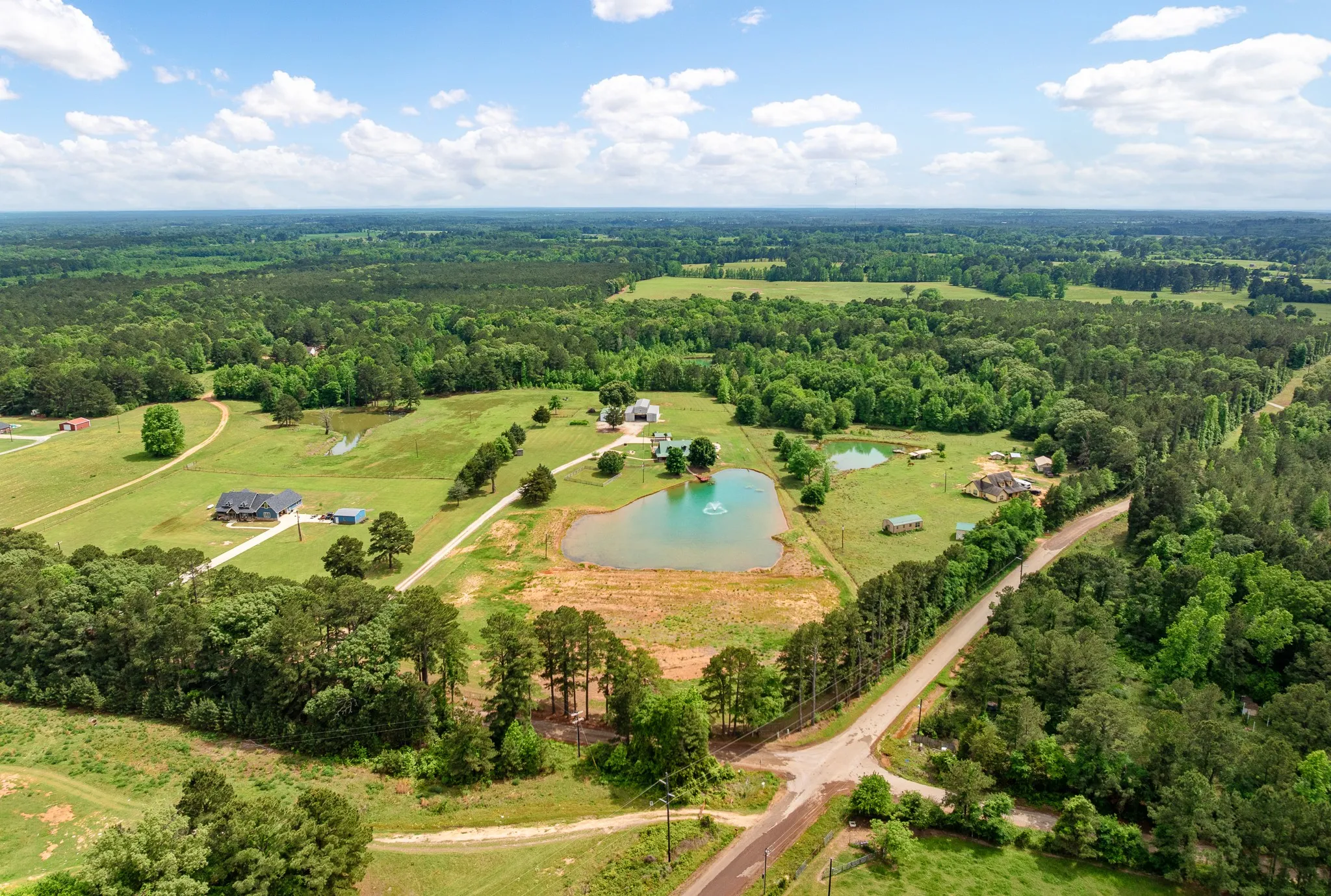 Single Family Residence For Sale in Smith County , 21184 CR 2162, Troup, Texas 75789, 3 Bedroom, 3 Bathroom, Garage spaces, 2,112 Sqft, built in 1995, Preowned, mls#21261783, Real Estate Agent in Troup, Homes For Sale in Smith county, Homes For Sale in Troup, Realtor in Troup Texas, Real Estate Brokerage Independent Realty Texas, Luminita Cordes Realtor