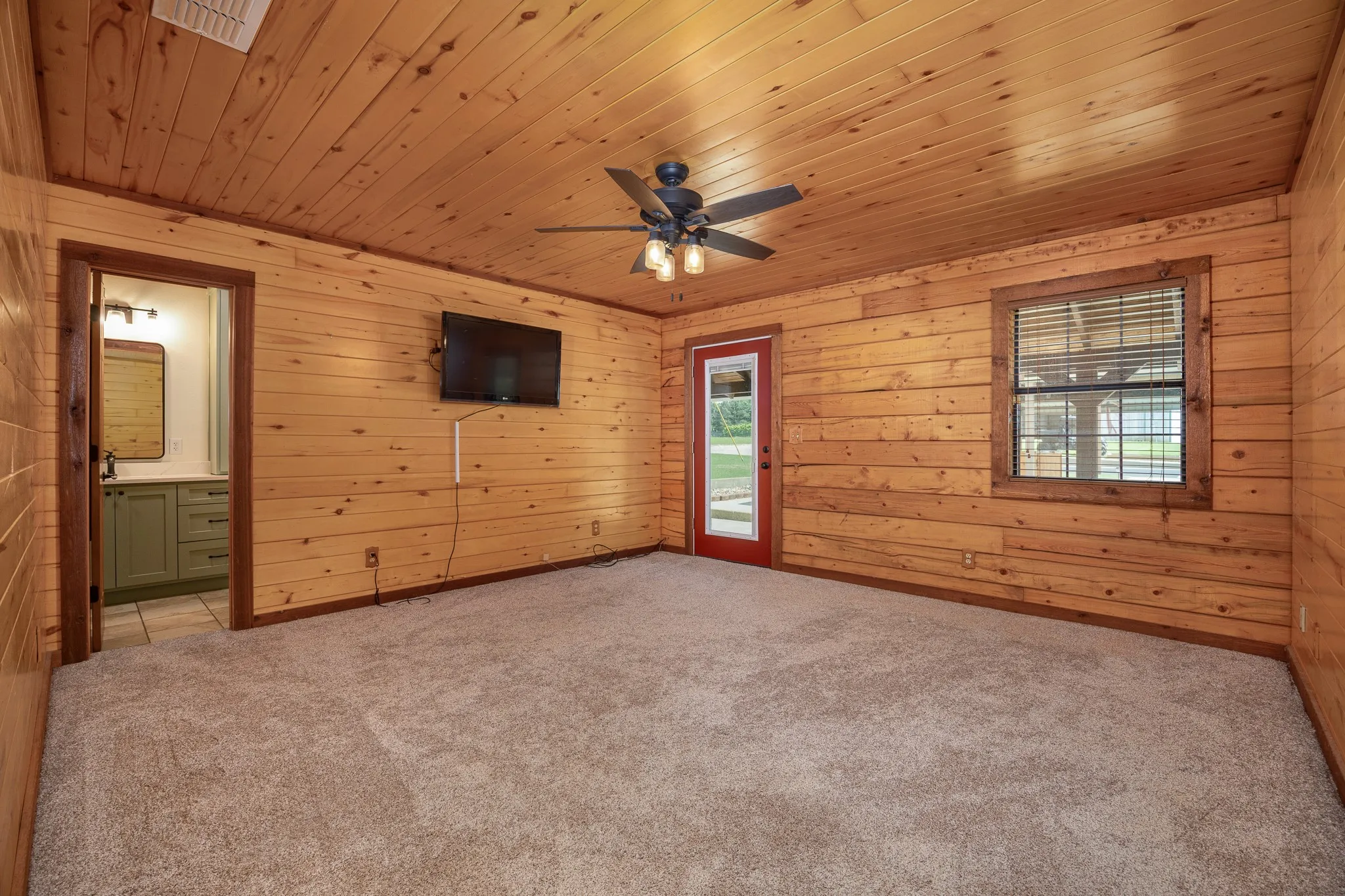 Single Family Residence For Sale in Smith County , 21184 CR 2162, Troup, Texas 75789, 3 Bedroom, 3 Bathroom, Garage spaces, 2,112 Sqft, built in 1995, Preowned, mls#21261783, Real Estate Agent in Troup, Homes For Sale in Smith county, Homes For Sale in Troup, Realtor in Troup Texas, Real Estate Brokerage Independent Realty Texas, Luminita Cordes Realtor
