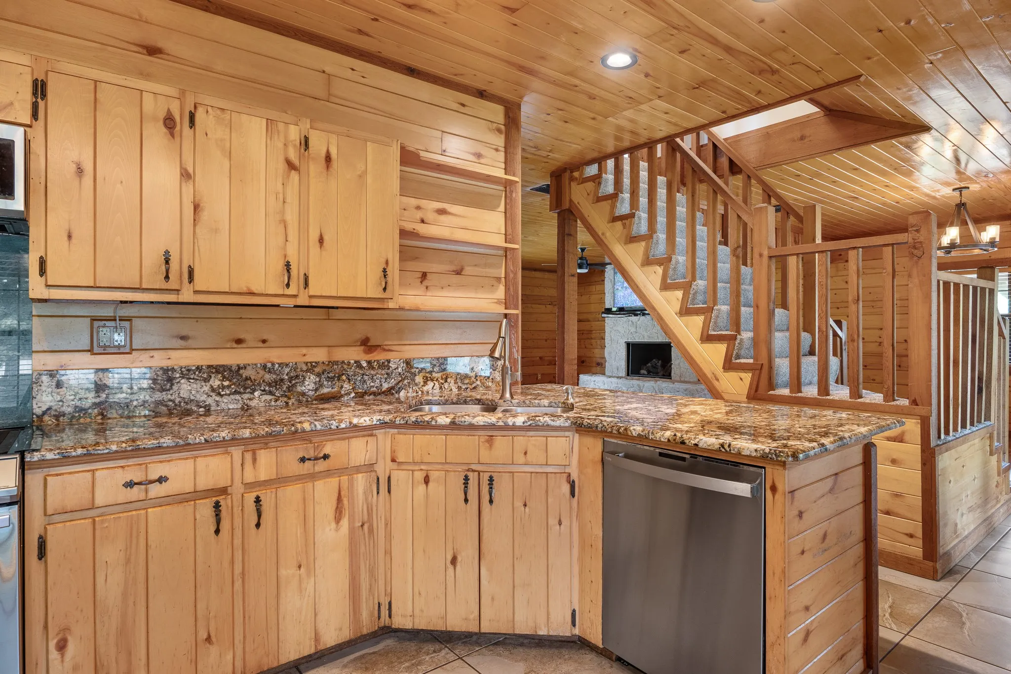 Single Family Residence For Sale in Smith County , 21184 CR 2162, Troup, Texas 75789, 3 Bedroom, 3 Bathroom, Garage spaces, 2,112 Sqft, built in 1995, Preowned, mls#21261783, Real Estate Agent in Troup, Homes For Sale in Smith county, Homes For Sale in Troup, Realtor in Troup Texas, Real Estate Brokerage Independent Realty Texas, Luminita Cordes Realtor
