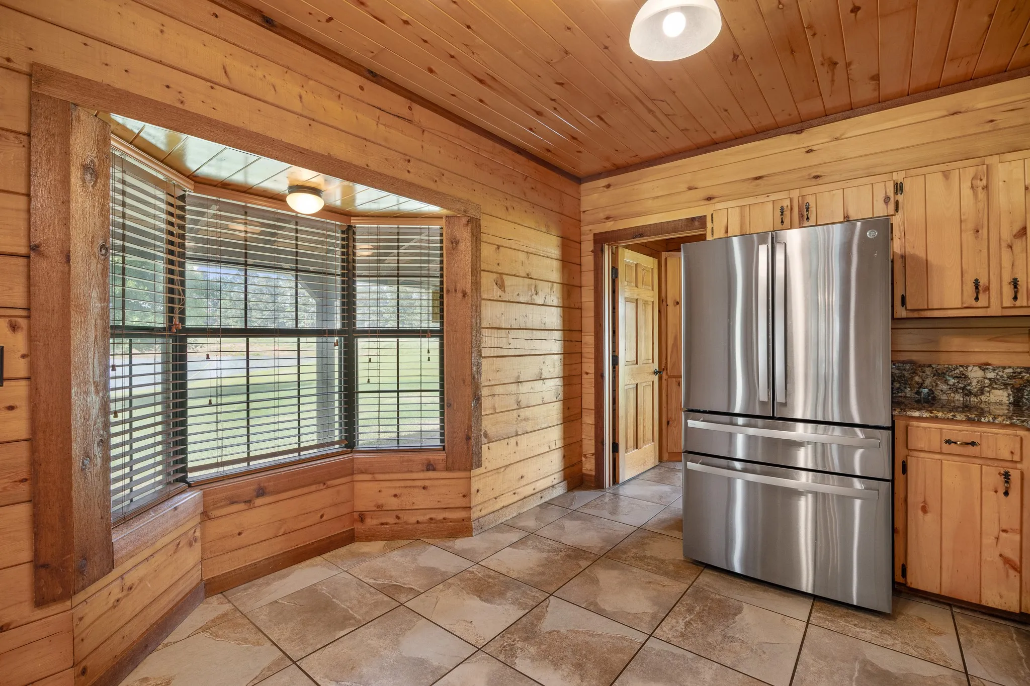 Single Family Residence For Sale in Smith County , 21184 CR 2162, Troup, Texas 75789, 3 Bedroom, 3 Bathroom, Garage spaces, 2,112 Sqft, built in 1995, Preowned, mls#21261783, Real Estate Agent in Troup, Homes For Sale in Smith county, Homes For Sale in Troup, Realtor in Troup Texas, Real Estate Brokerage Independent Realty Texas, Luminita Cordes Realtor