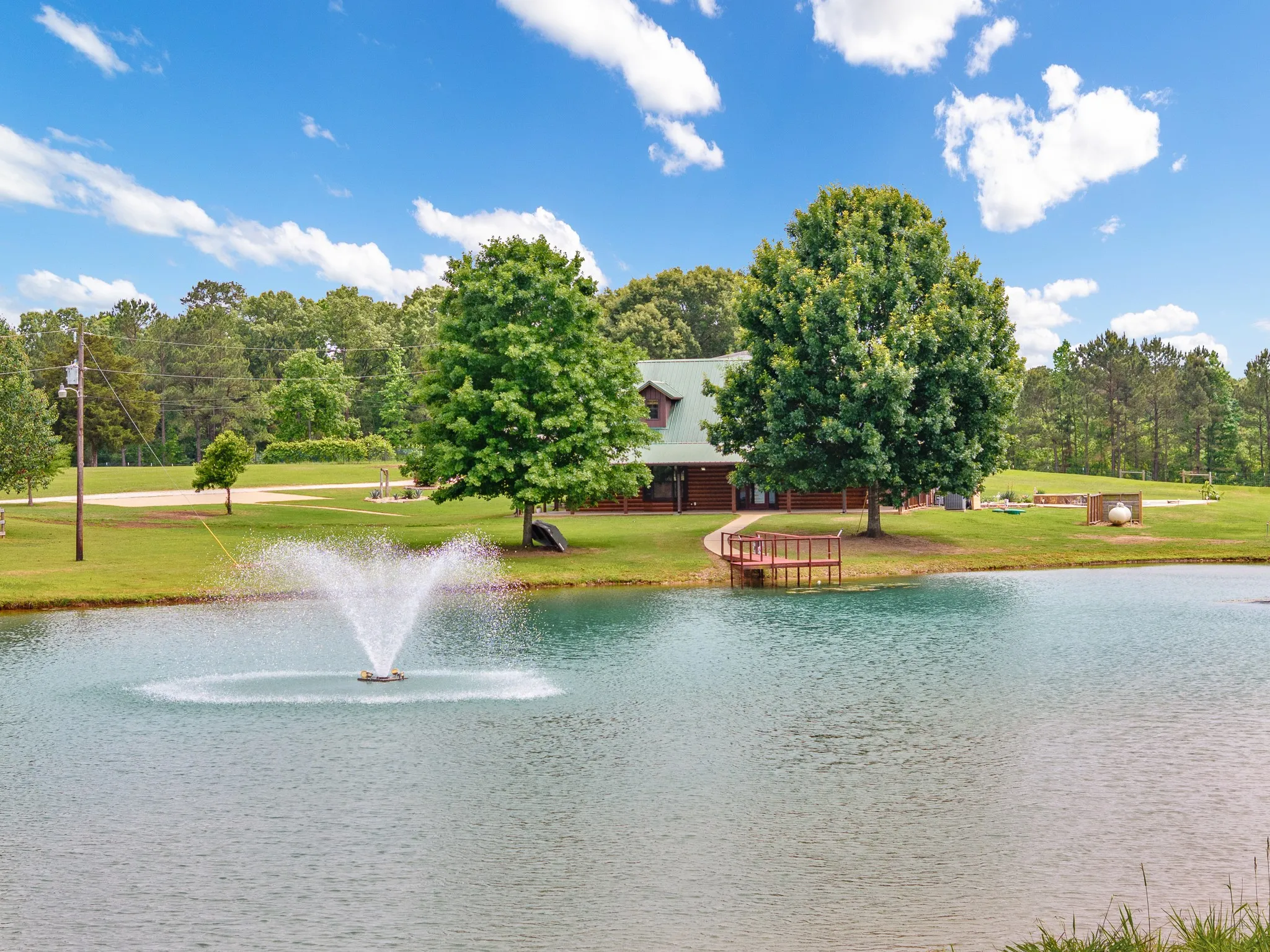 Single Family Residence For Sale in Smith County , 21184 CR 2162, Troup, Texas 75789, 3 Bedroom, 3 Bathroom, Garage spaces, 2,112 Sqft, built in 1995, Preowned, mls#21261783, Real Estate Agent in Troup, Homes For Sale in Smith county, Homes For Sale in Troup, Realtor in Troup Texas, Real Estate Brokerage Independent Realty Texas, Luminita Cordes Realtor