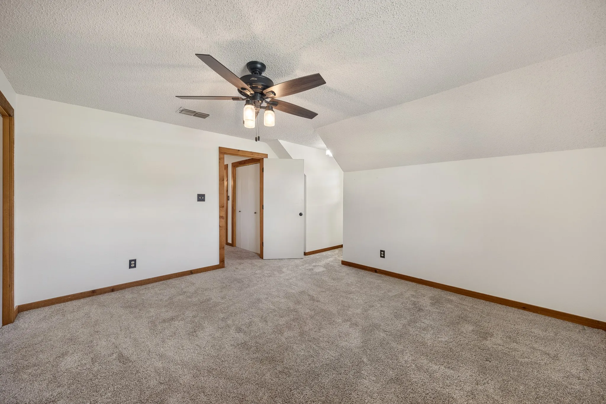 Single Family Residence For Sale in Smith County , 21184 CR 2162, Troup, Texas 75789, 3 Bedroom, 3 Bathroom, Garage spaces, 2,112 Sqft, built in 1995, Preowned, mls#21261783, Real Estate Agent in Troup, Homes For Sale in Smith county, Homes For Sale in Troup, Realtor in Troup Texas, Real Estate Brokerage Independent Realty Texas, Luminita Cordes Realtor