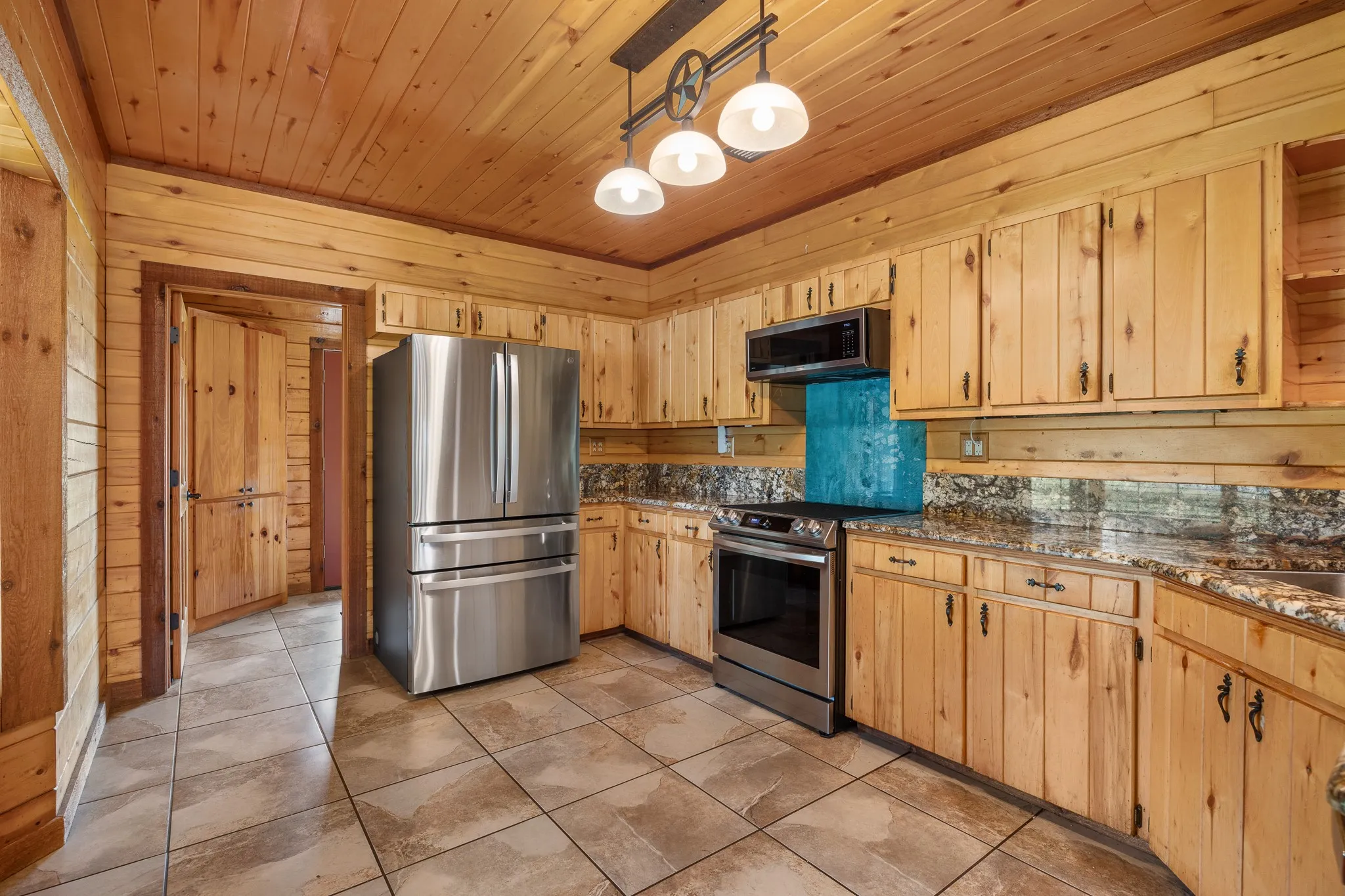 Single Family Residence For Sale in Smith County , 21184 CR 2162, Troup, Texas 75789, 3 Bedroom, 3 Bathroom, Garage spaces, 2,112 Sqft, built in 1995, Preowned, mls#21261783, Real Estate Agent in Troup, Homes For Sale in Smith county, Homes For Sale in Troup, Realtor in Troup Texas, Real Estate Brokerage Independent Realty Texas, Luminita Cordes Realtor