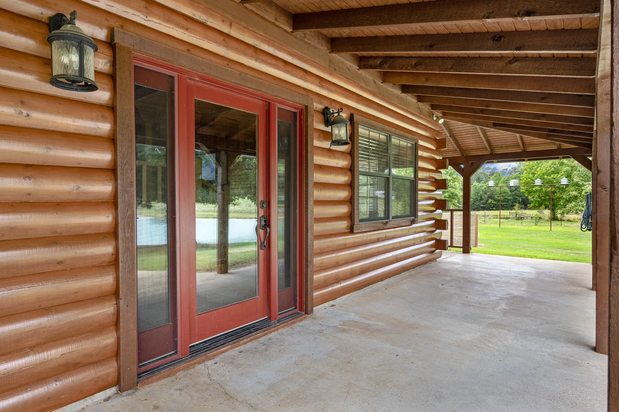 Single Family Residence For Sale in Smith County , 21184 CR 2162, Troup, Texas 75789, 3 Bedroom, 3 Bathroom, Garage spaces, 2,112 Sqft, built in 1995, Preowned, mls#21261783, Real Estate Agent in Troup, Homes For Sale in Smith county, Homes For Sale in Troup, Realtor in Troup Texas, Real Estate Brokerage Independent Realty Texas, Luminita Cordes Realtor
