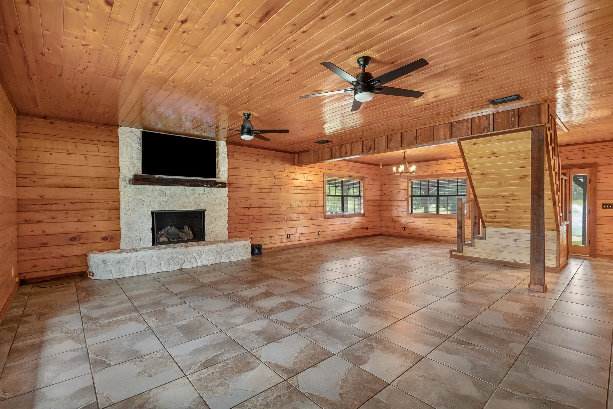 Single Family Residence For Sale in Smith County , 21184 CR 2162, Troup, Texas 75789, 3 Bedroom, 3 Bathroom, Garage spaces, 2,112 Sqft, built in 1995, Preowned, mls#21261783, Real Estate Agent in Troup, Homes For Sale in Smith county, Homes For Sale in Troup, Realtor in Troup Texas, Real Estate Brokerage Independent Realty Texas, Luminita Cordes Realtor