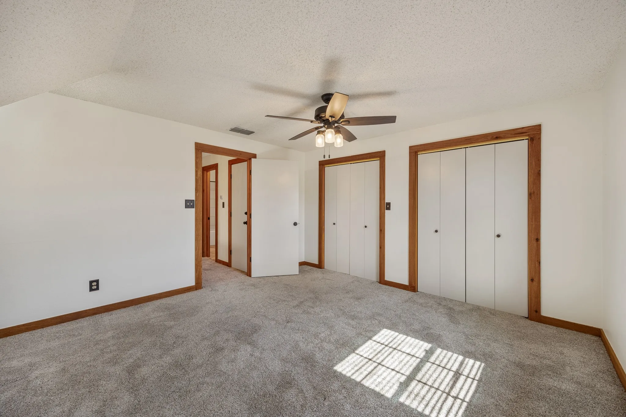 Single Family Residence For Sale in Smith County , 21184 CR 2162, Troup, Texas 75789, 3 Bedroom, 3 Bathroom, Garage spaces, 2,112 Sqft, built in 1995, Preowned, mls#21261783, Real Estate Agent in Troup, Homes For Sale in Smith county, Homes For Sale in Troup, Realtor in Troup Texas, Real Estate Brokerage Independent Realty Texas, Luminita Cordes Realtor
