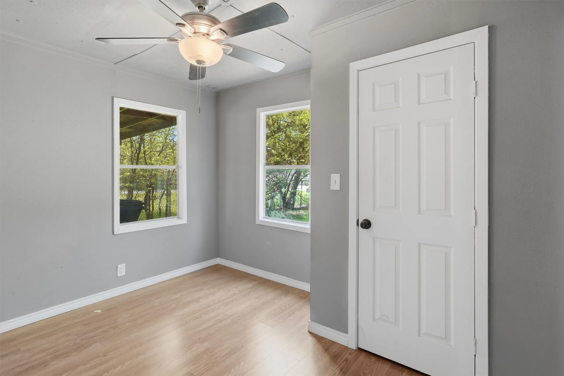 Single Family Residence For Sale in Johnson County , 403 Elmo Street, Cleburne, Texas 76031, 3 Bedroom, 1 Bathroom, Garage spaces, 888 Sqft, built in 1980, mls#21250128, Real Estate Agent in Cleburne, Homes For Sale in Johnson county, Homes For Sale in Cleburne, Realtor in Cleburne Texas, Real Estate Brokerage Independent Realty Texas, Luminita Cordes Realtor