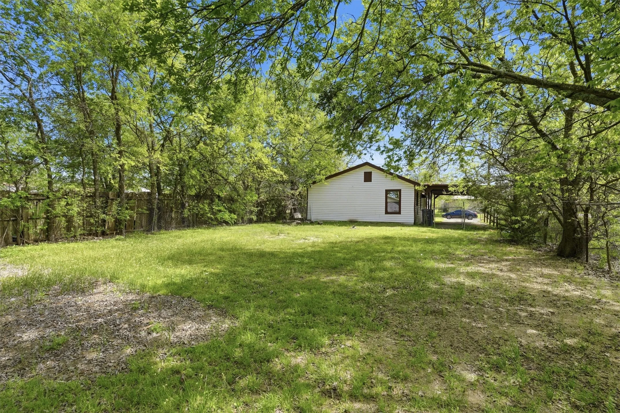 Single Family Residence For Sale in Johnson County , 403 Elmo Street, Cleburne, Texas 76031, 3 Bedroom, 1 Bathroom, Garage spaces, 888 Sqft, built in 1980, mls#21250128, Real Estate Agent in Cleburne, Homes For Sale in Johnson county, Homes For Sale in Cleburne, Realtor in Cleburne Texas, Real Estate Brokerage Independent Realty Texas, Luminita Cordes Realtor