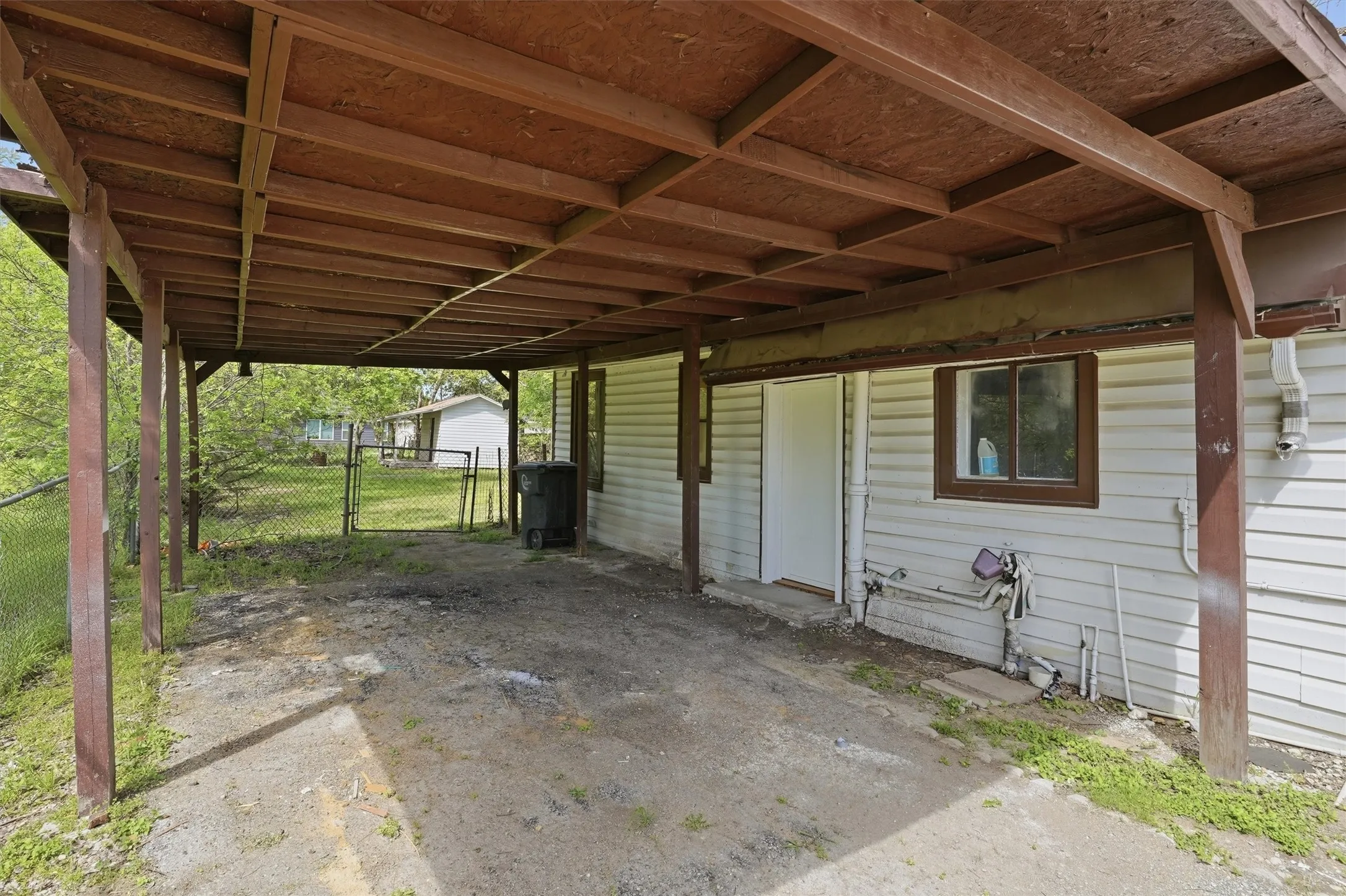 Single Family Residence For Sale in Johnson County , 403 Elmo Street, Cleburne, Texas 76031, 3 Bedroom, 1 Bathroom, Garage spaces, 888 Sqft, built in 1980, mls#21250128, Real Estate Agent in Cleburne, Homes For Sale in Johnson county, Homes For Sale in Cleburne, Realtor in Cleburne Texas, Real Estate Brokerage Independent Realty Texas, Luminita Cordes Realtor