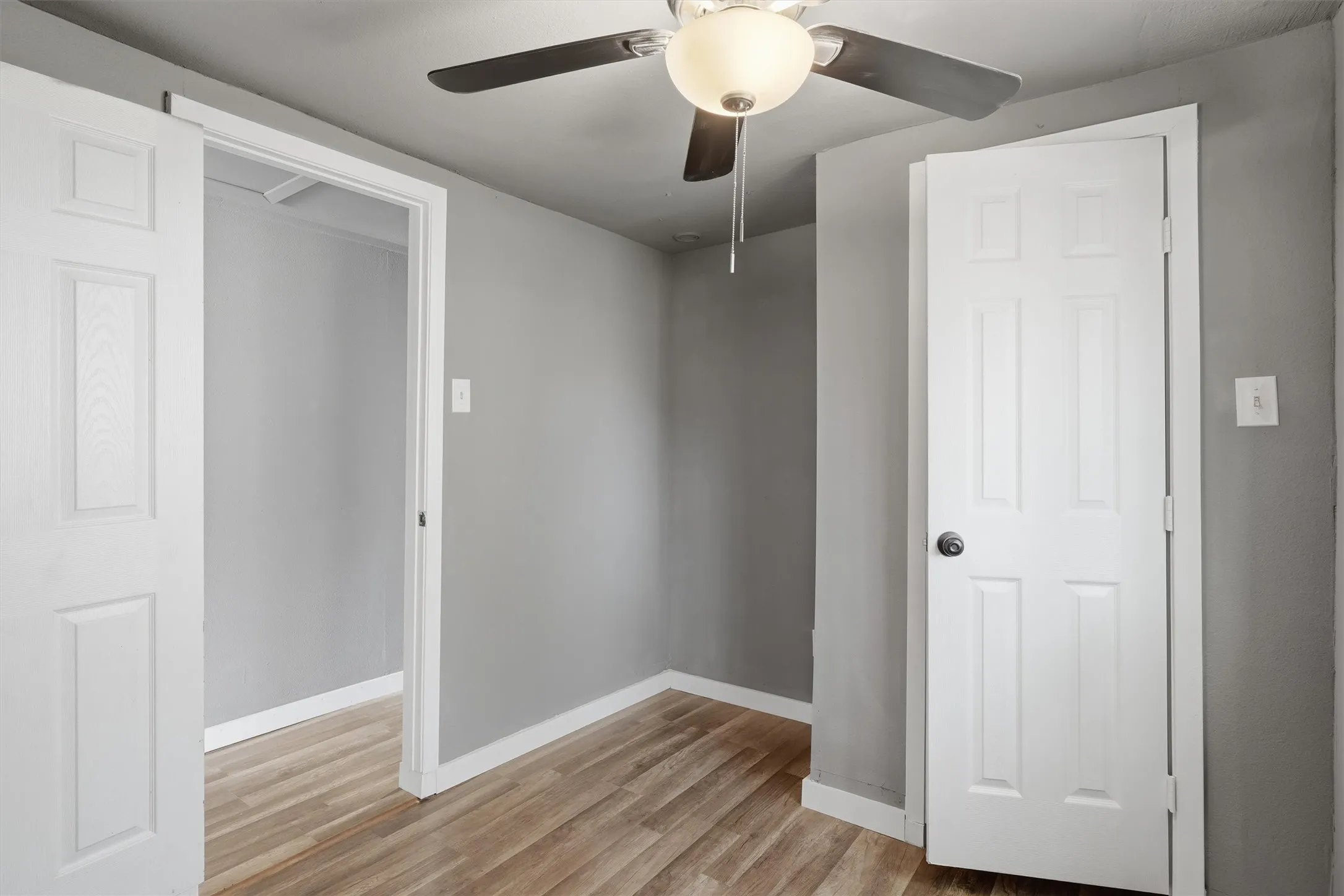 Single Family Residence For Sale in Johnson County , 403 Elmo Street, Cleburne, Texas 76031, 3 Bedroom, 1 Bathroom, Garage spaces, 888 Sqft, built in 1980, mls#21250128, Real Estate Agent in Cleburne, Homes For Sale in Johnson county, Homes For Sale in Cleburne, Realtor in Cleburne Texas, Real Estate Brokerage Independent Realty Texas, Luminita Cordes Realtor