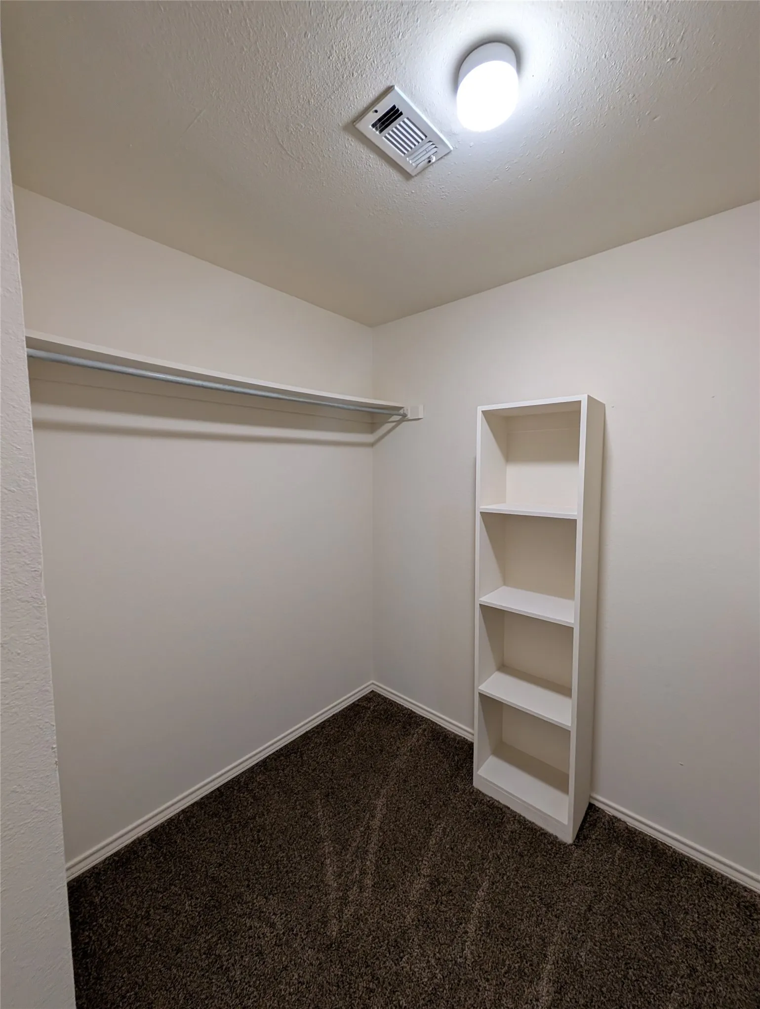 Condominium For Sale in Collin County , 3535 Hilltop Lane, Plano, Texas 75023, 2 Bedroom, 2 Bathroom, 1 Garage spaces, 1,516 Sqft, built in 1985, mls#21261810, Real Estate Agent in Plano, Homes For Sale in Collin county, Homes For Sale in Plano, Realtor in Plano Texas, Real Estate Brokerage Independent Realty Texas, Luminita Cordes Realtor