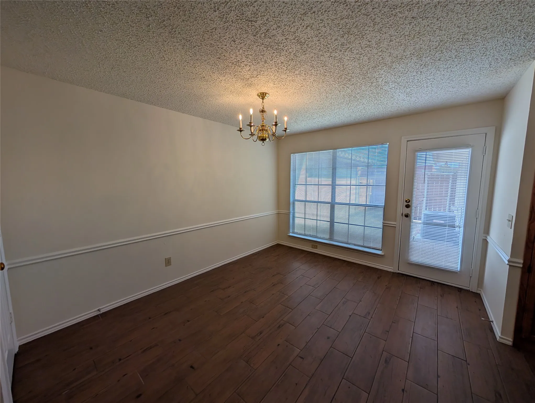 Condominium For Sale in Collin County , 3535 Hilltop Lane, Plano, Texas 75023, 2 Bedroom, 2 Bathroom, 1 Garage spaces, 1,516 Sqft, built in 1985, mls#21261810, Real Estate Agent in Plano, Homes For Sale in Collin county, Homes For Sale in Plano, Realtor in Plano Texas, Real Estate Brokerage Independent Realty Texas, Luminita Cordes Realtor