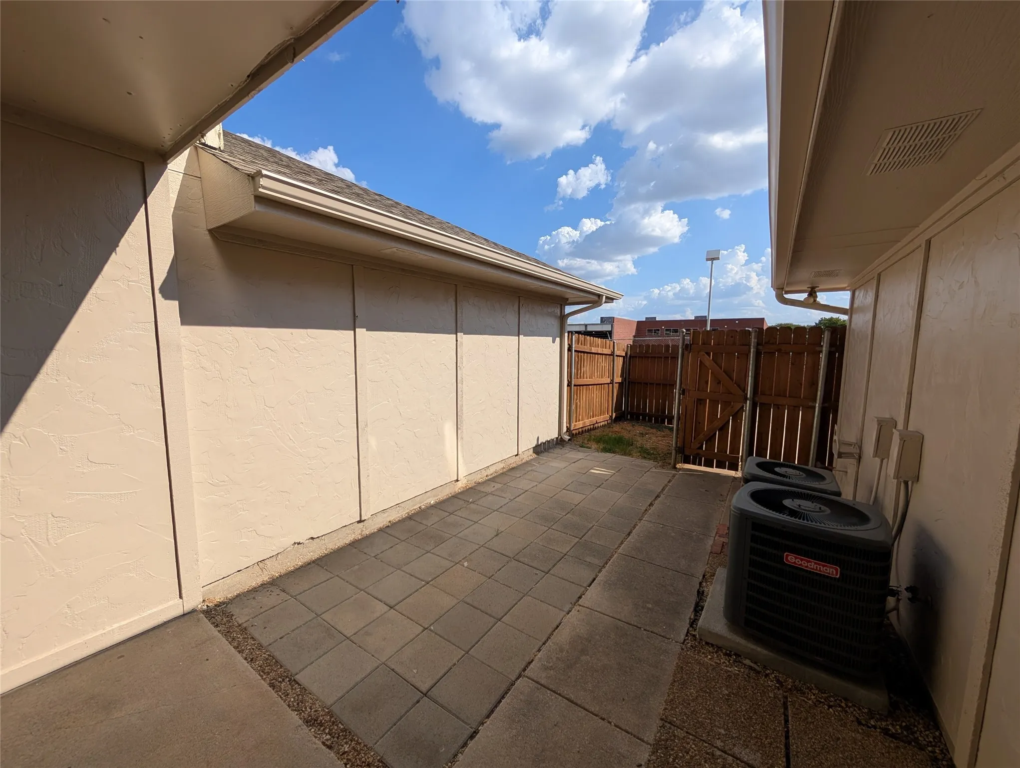 Condominium For Sale in Collin County , 3535 Hilltop Lane, Plano, Texas 75023, 2 Bedroom, 2 Bathroom, 1 Garage spaces, 1,516 Sqft, built in 1985, mls#21261810, Real Estate Agent in Plano, Homes For Sale in Collin county, Homes For Sale in Plano, Realtor in Plano Texas, Real Estate Brokerage Independent Realty Texas, Luminita Cordes Realtor