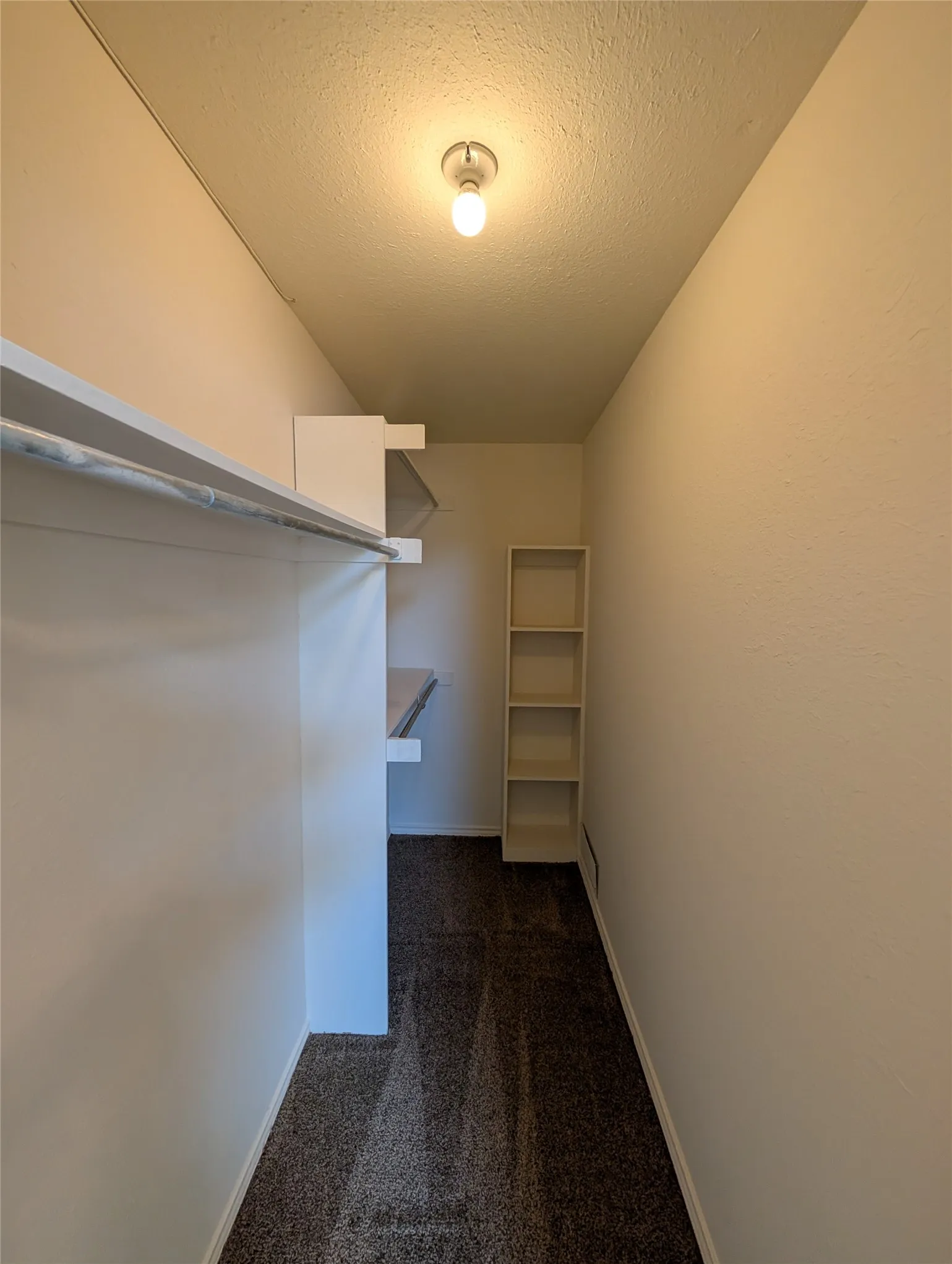 Condominium For Sale in Collin County , 3535 Hilltop Lane, Plano, Texas 75023, 2 Bedroom, 2 Bathroom, 1 Garage spaces, 1,516 Sqft, built in 1985, mls#21261810, Real Estate Agent in Plano, Homes For Sale in Collin county, Homes For Sale in Plano, Realtor in Plano Texas, Real Estate Brokerage Independent Realty Texas, Luminita Cordes Realtor