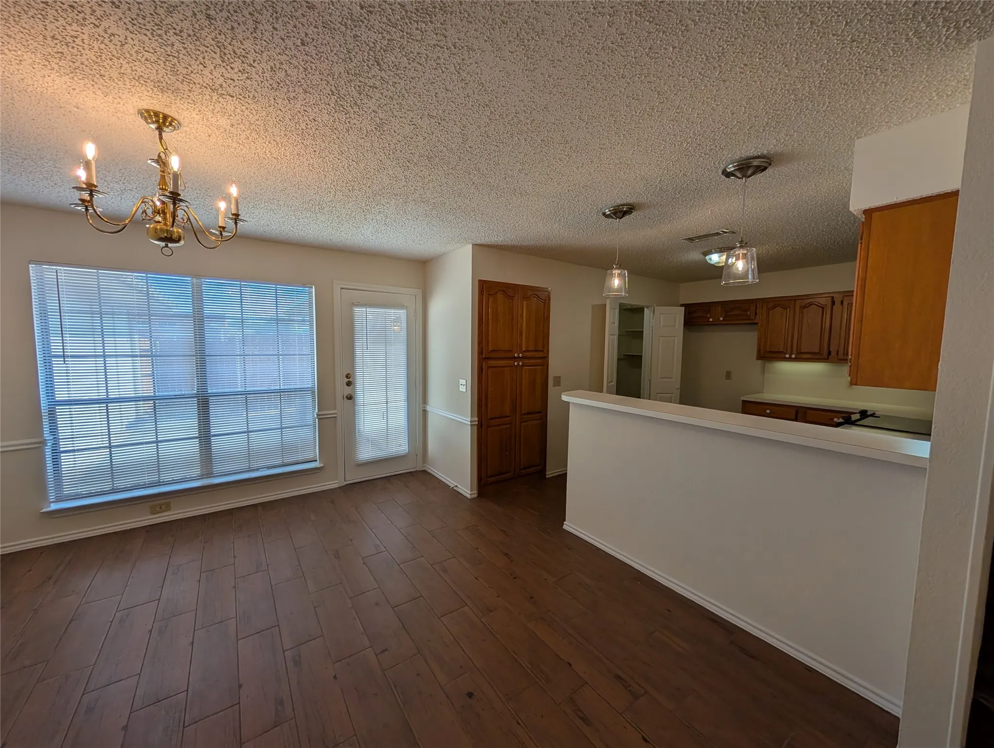 Condominium For Sale in Collin County , 3535 Hilltop Lane, Plano, Texas 75023, 2 Bedroom, 2 Bathroom, 1 Garage spaces, 1,516 Sqft, built in 1985, mls#21261810, Real Estate Agent in Plano, Homes For Sale in Collin county, Homes For Sale in Plano, Realtor in Plano Texas, Real Estate Brokerage Independent Realty Texas, Luminita Cordes Realtor