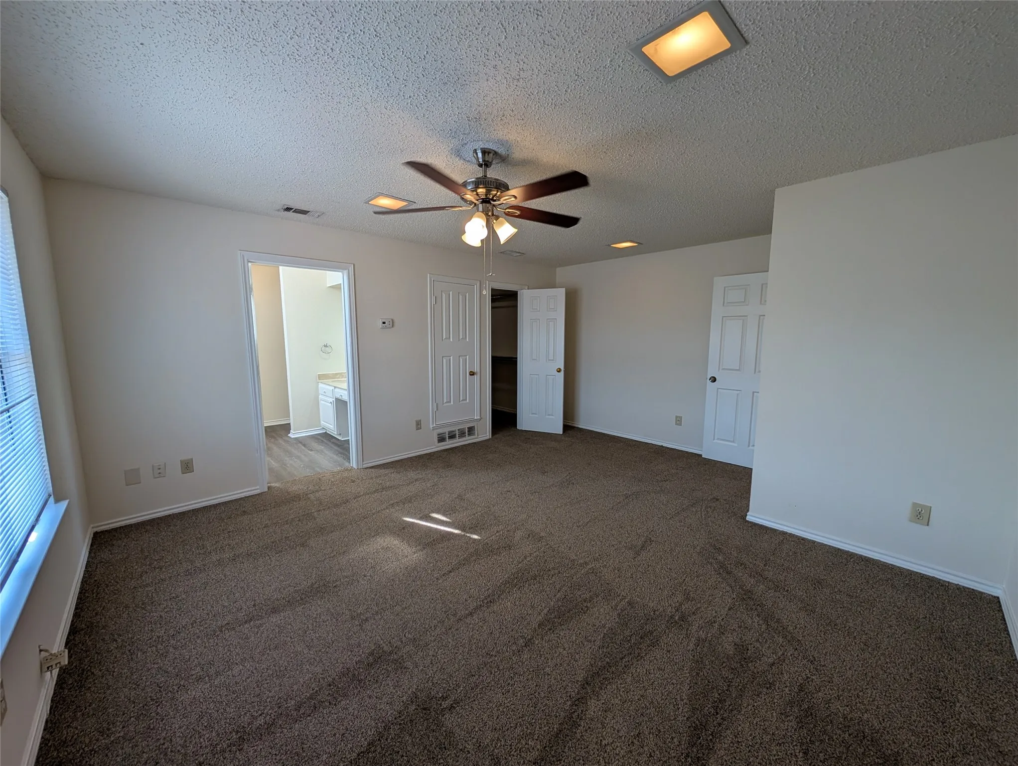 Condominium For Sale in Collin County , 3535 Hilltop Lane, Plano, Texas 75023, 2 Bedroom, 2 Bathroom, 1 Garage spaces, 1,516 Sqft, built in 1985, mls#21261810, Real Estate Agent in Plano, Homes For Sale in Collin county, Homes For Sale in Plano, Realtor in Plano Texas, Real Estate Brokerage Independent Realty Texas, Luminita Cordes Realtor