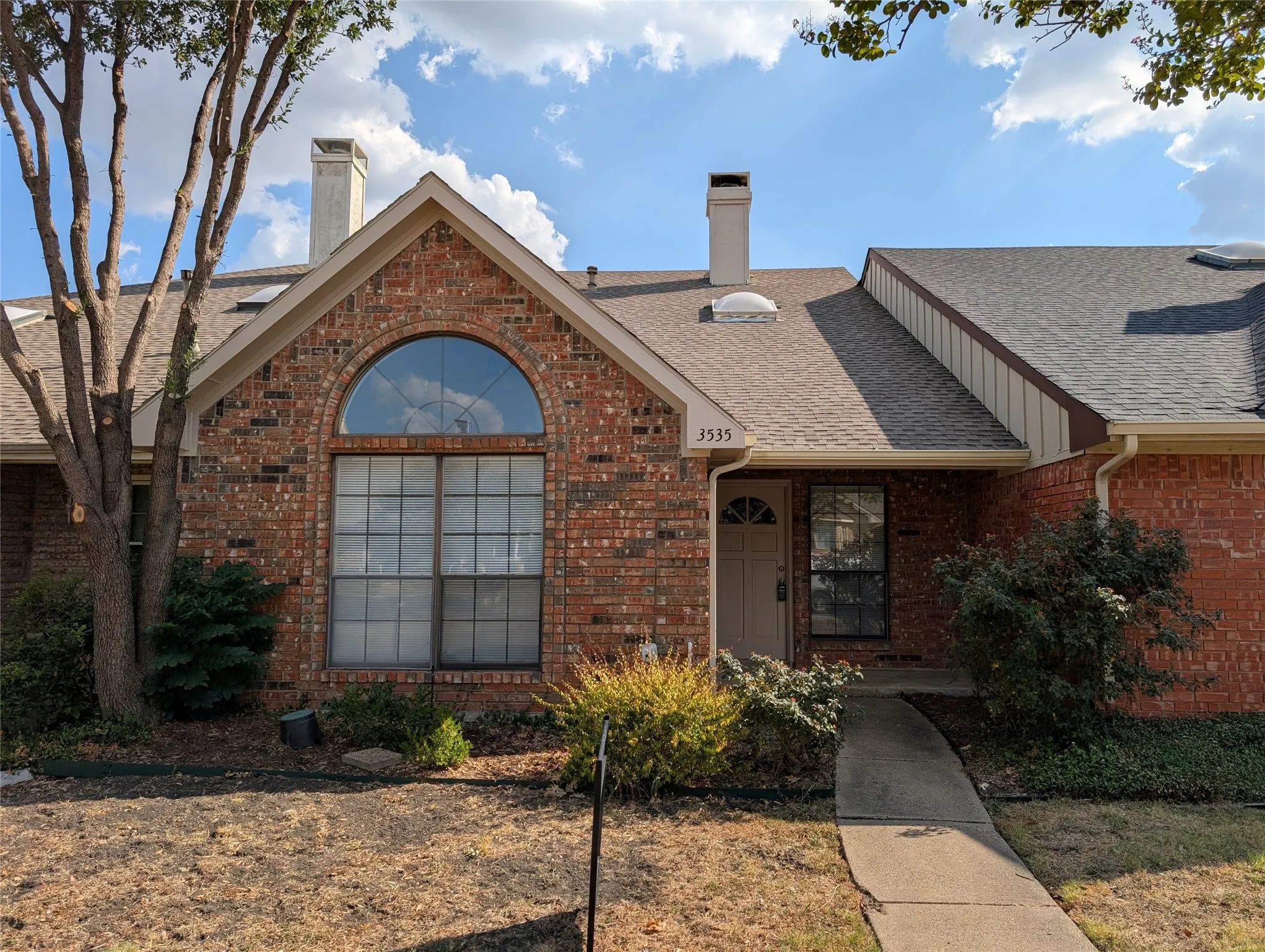 Condominium For Sale in Collin County , 3535 Hilltop Lane, Plano, Texas 75023, 2 Bedroom, 2 Bathroom, 1 Garage spaces, 1,516 Sqft, built in 1985, mls#21261810, Real Estate Agent in Plano, Homes For Sale in Collin county, Homes For Sale in Plano, Realtor in Plano Texas, Real Estate Brokerage Independent Realty Texas, Luminita Cordes Realtor