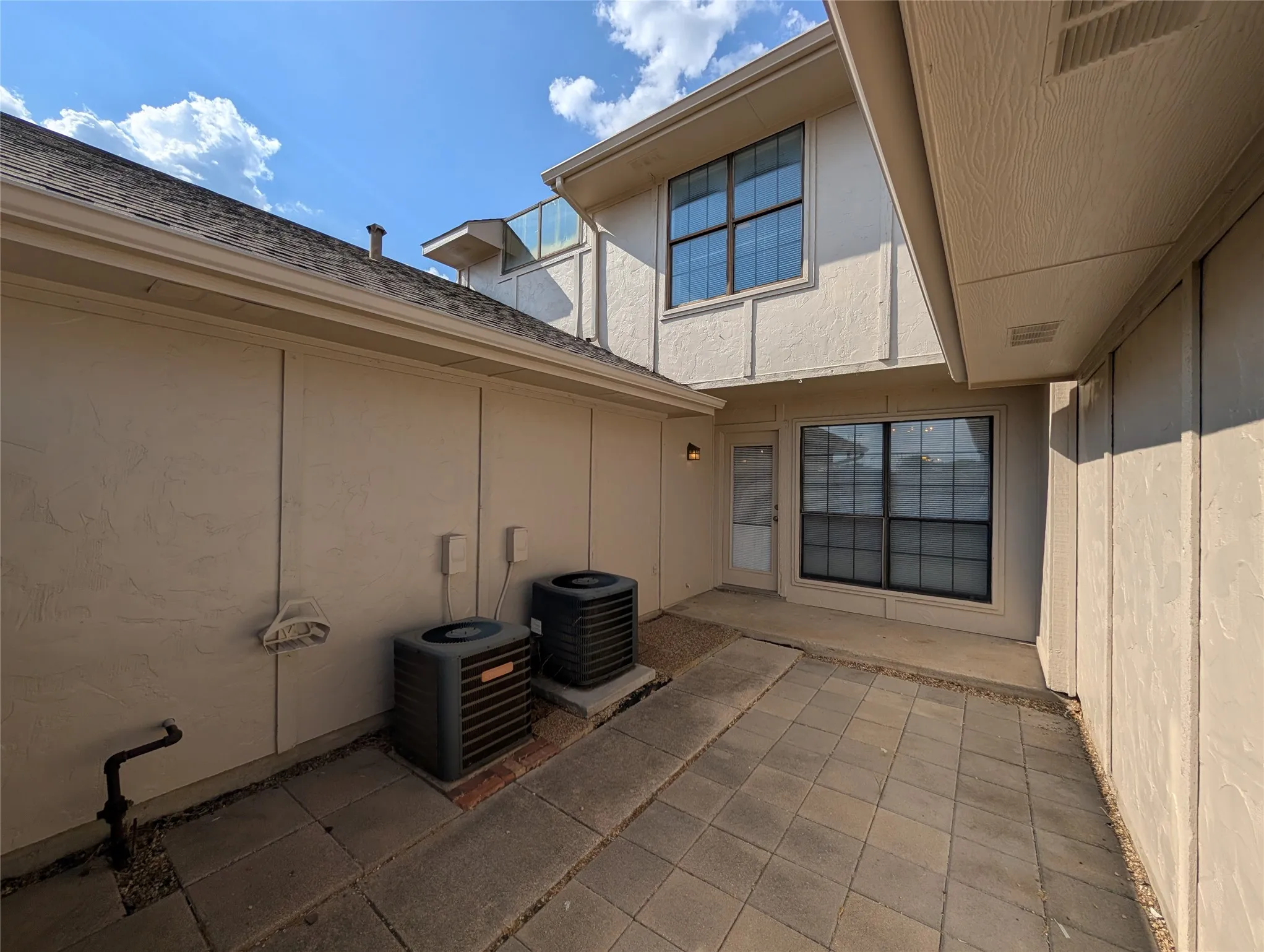 Condominium For Sale in Collin County , 3535 Hilltop Lane, Plano, Texas 75023, 2 Bedroom, 2 Bathroom, 1 Garage spaces, 1,516 Sqft, built in 1985, mls#21261810, Real Estate Agent in Plano, Homes For Sale in Collin county, Homes For Sale in Plano, Realtor in Plano Texas, Real Estate Brokerage Independent Realty Texas, Luminita Cordes Realtor