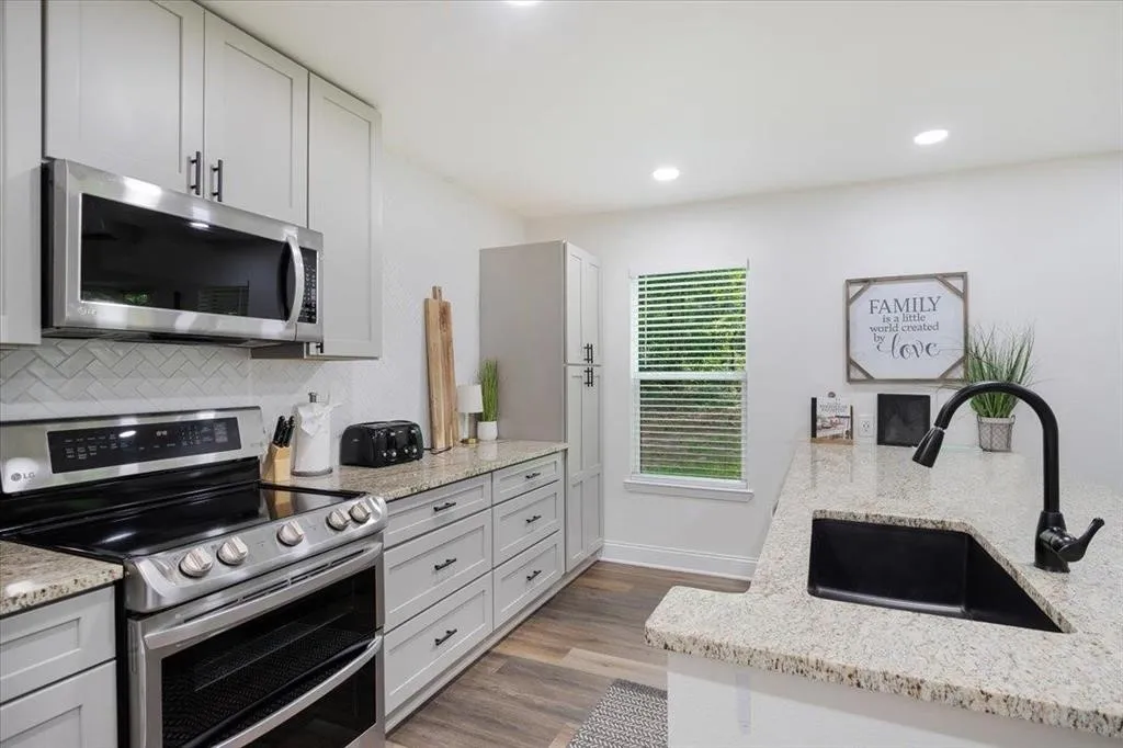 Single Family Residence For Sale in Morris County , 299 SOUTH SHORE Drive, Daingerfield, Texas 75668, 2 Bedrooms, 2 Bathrooms, Garage spaces, 1,008 Sqft, built in 2022, Price $325,000, mls#21261785, Real Estate Agent in Daingerfield, Homes For Sale in Morris county, Homes For Sale in Daingerfield, Realtor in Daingerfield Texas, Real Estate Brokerage Independent Realty Texas, Luminita Cordes Realtor