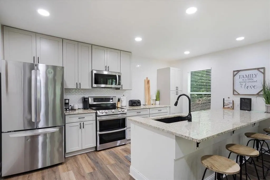 Single Family Residence For Sale in Morris County , 299 SOUTH SHORE Drive, Daingerfield, Texas 75668, 2 Bedrooms, 2 Bathrooms, Garage spaces, 1,008 Sqft, built in 2022, Price $325,000, mls#21261785, Real Estate Agent in Daingerfield, Homes For Sale in Morris county, Homes For Sale in Daingerfield, Realtor in Daingerfield Texas, Real Estate Brokerage Independent Realty Texas, Luminita Cordes Realtor